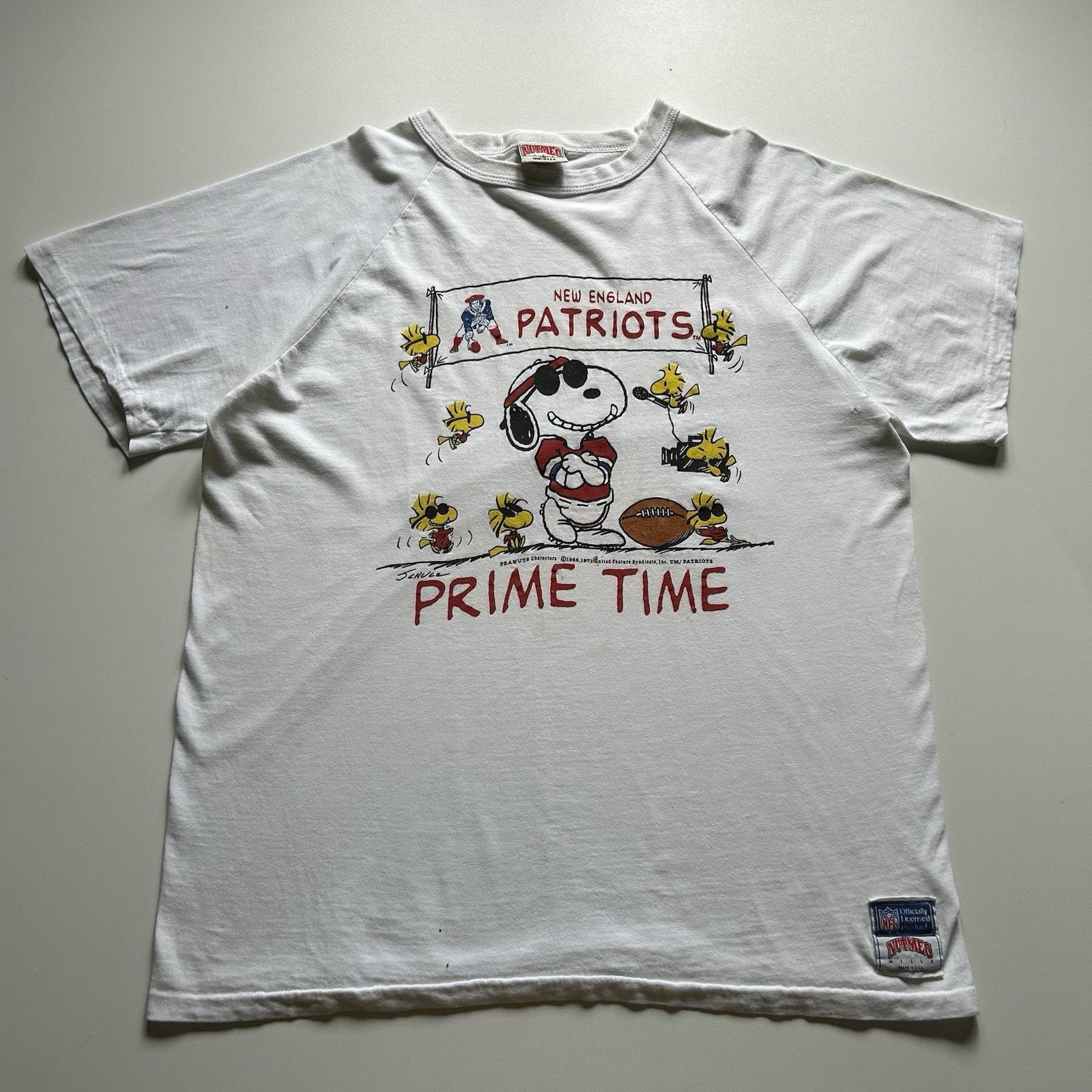 NFL Vintage 90s New England Patriots Snoopy NFL T Shirt XL Rare Size US XL / EU 56 / 4 - 1 Thumbnail