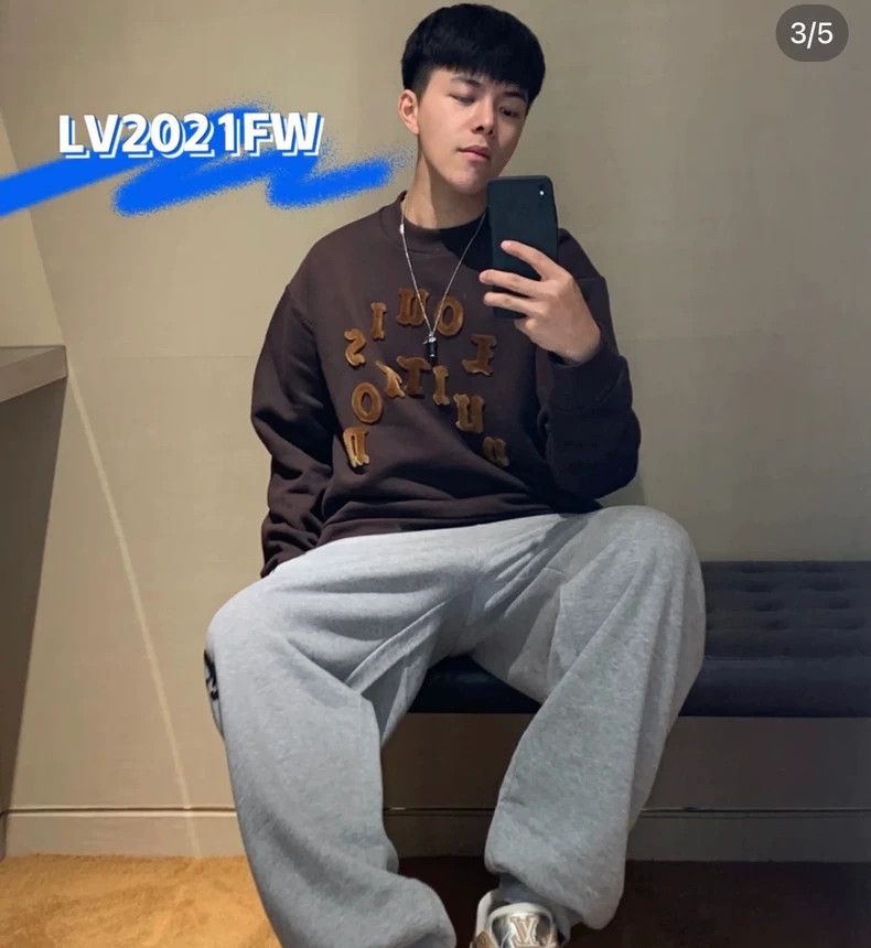 Louis Vuitton Louis Vuitton Chocolate monogram logo sweatshirt 2503-Nexta Size US XS / EU 42 / 0 - 7 Thumbnail