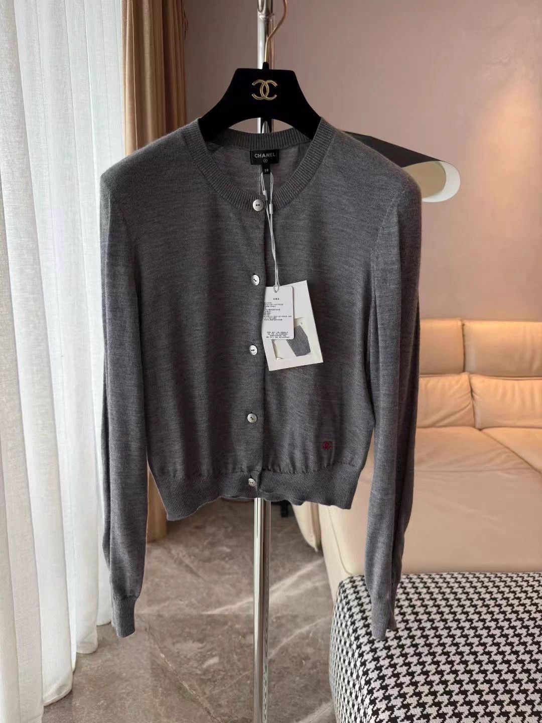 Chanel Chanel 26P Gray Cashmere Cardigan 38 Jennie New With Tags Size S / US 4 / IT 40 - 1 Thumbnail