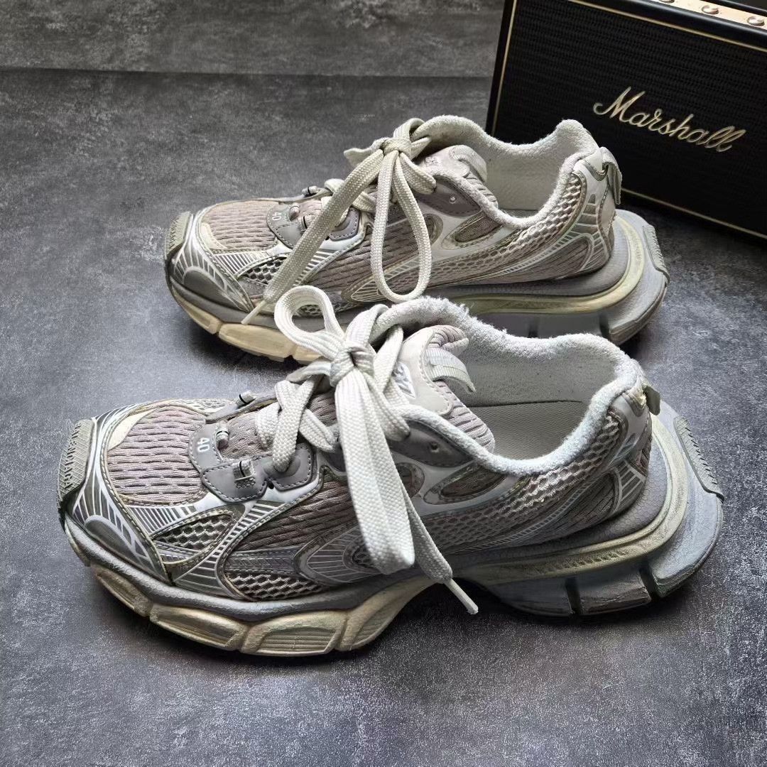 Balenciaga Balenciaga Beige Lowtop Sneakers XXXL Men Size US 10 / EU 43 - 1 Thumbnail