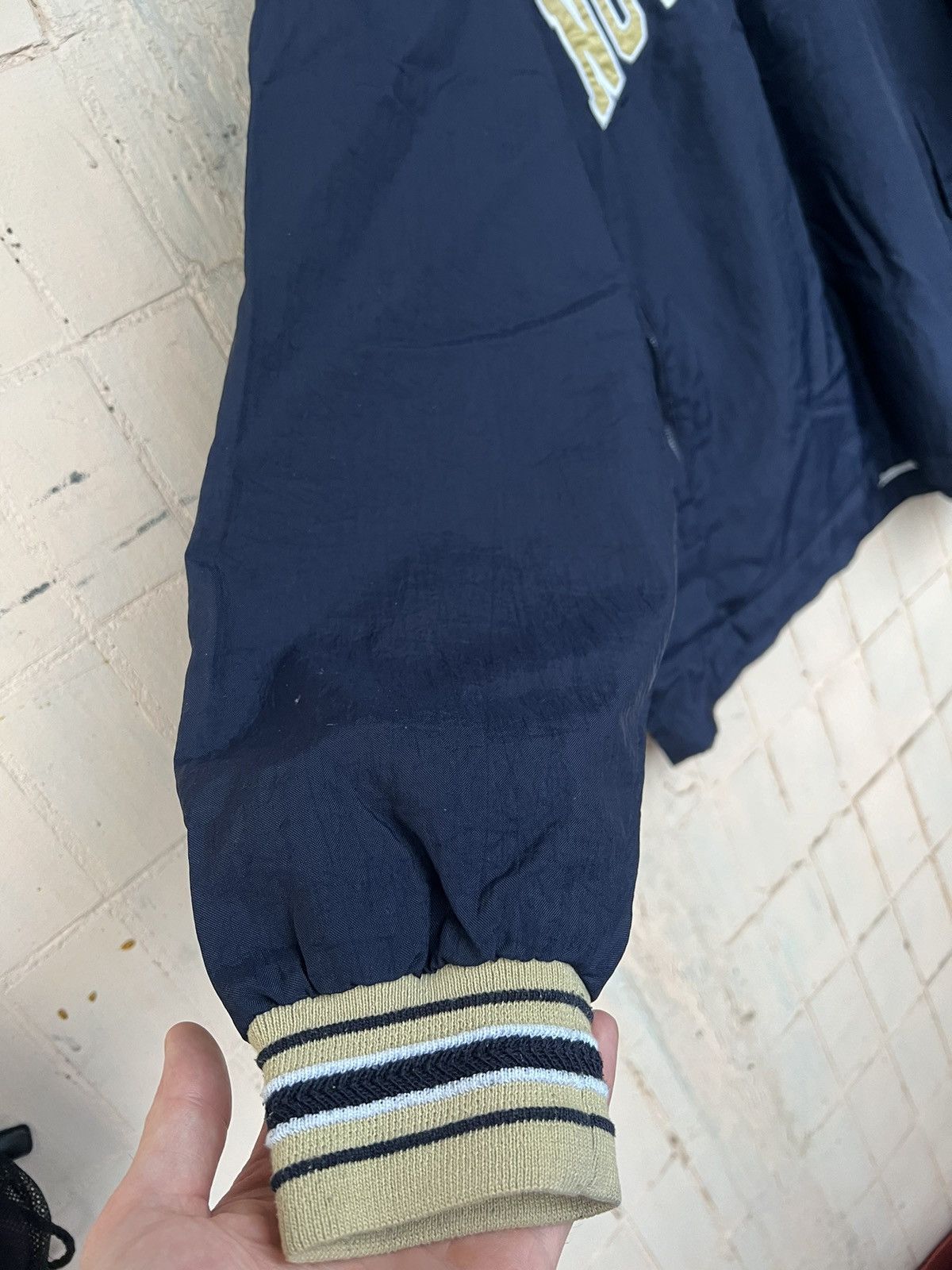 Vintage VINTAGE 90S OVERSIZE NYLON NOTRE DAM SWEATSHIRT FOOTBALL Size US XL / EU 56 / 4 - 7 Thumbnail