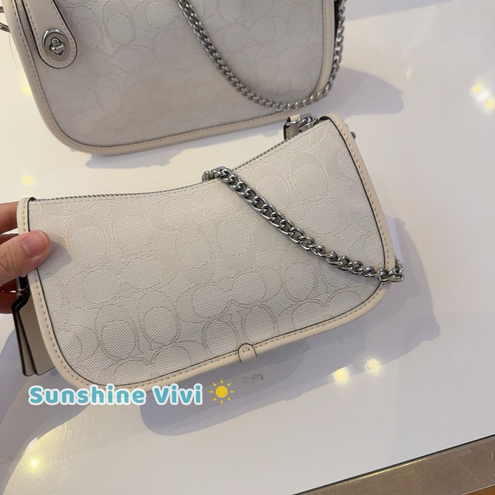 Coach NWT Coach Signature Swinger 20 Silver/Cloud Chalk can77 Size ONE SIZE - 4 Thumbnail