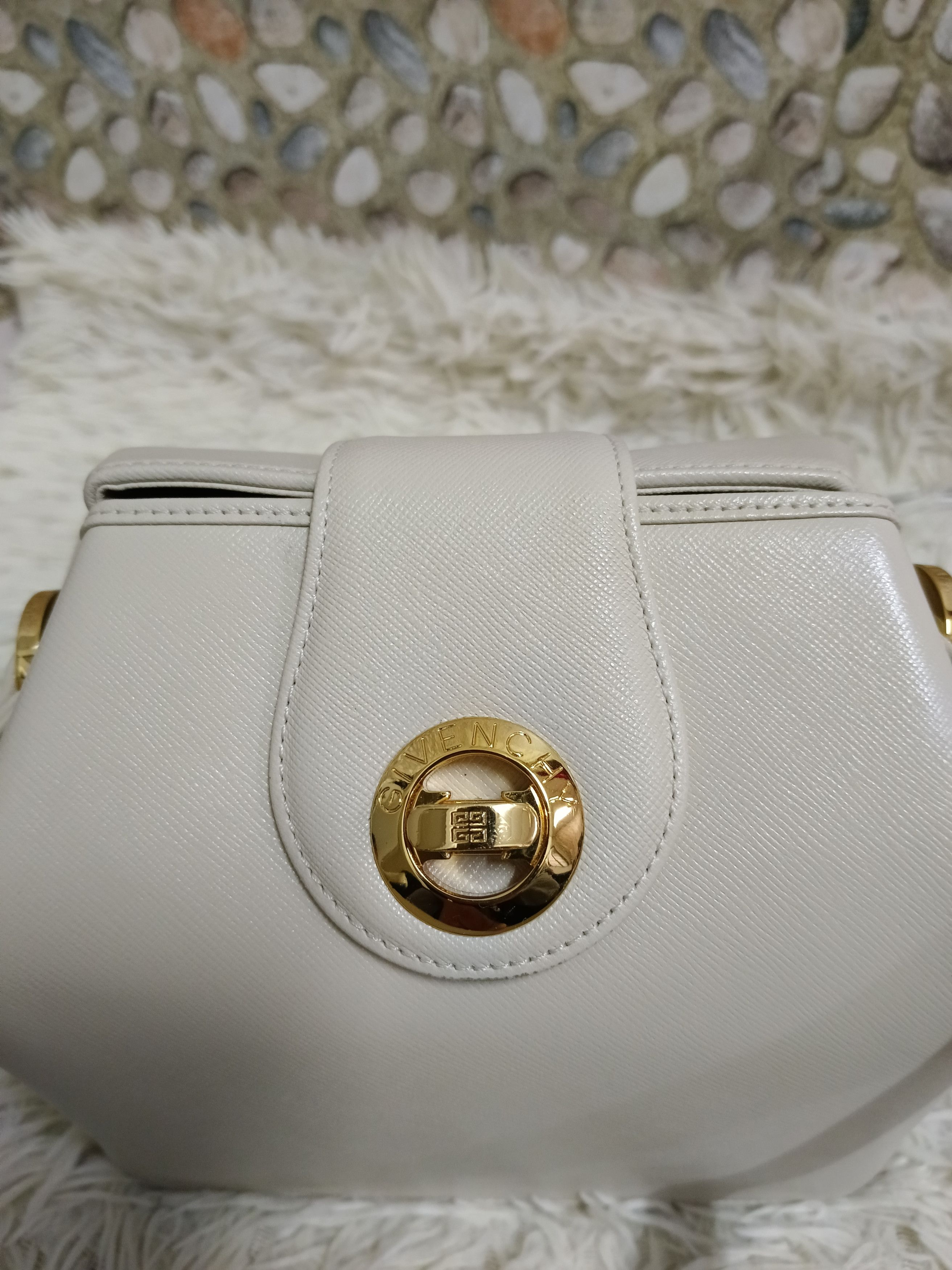 Givenchy GIVENCHY TURNLOCK BUCKLE MILK BOX Size ONE SIZE - 7 Thumbnail