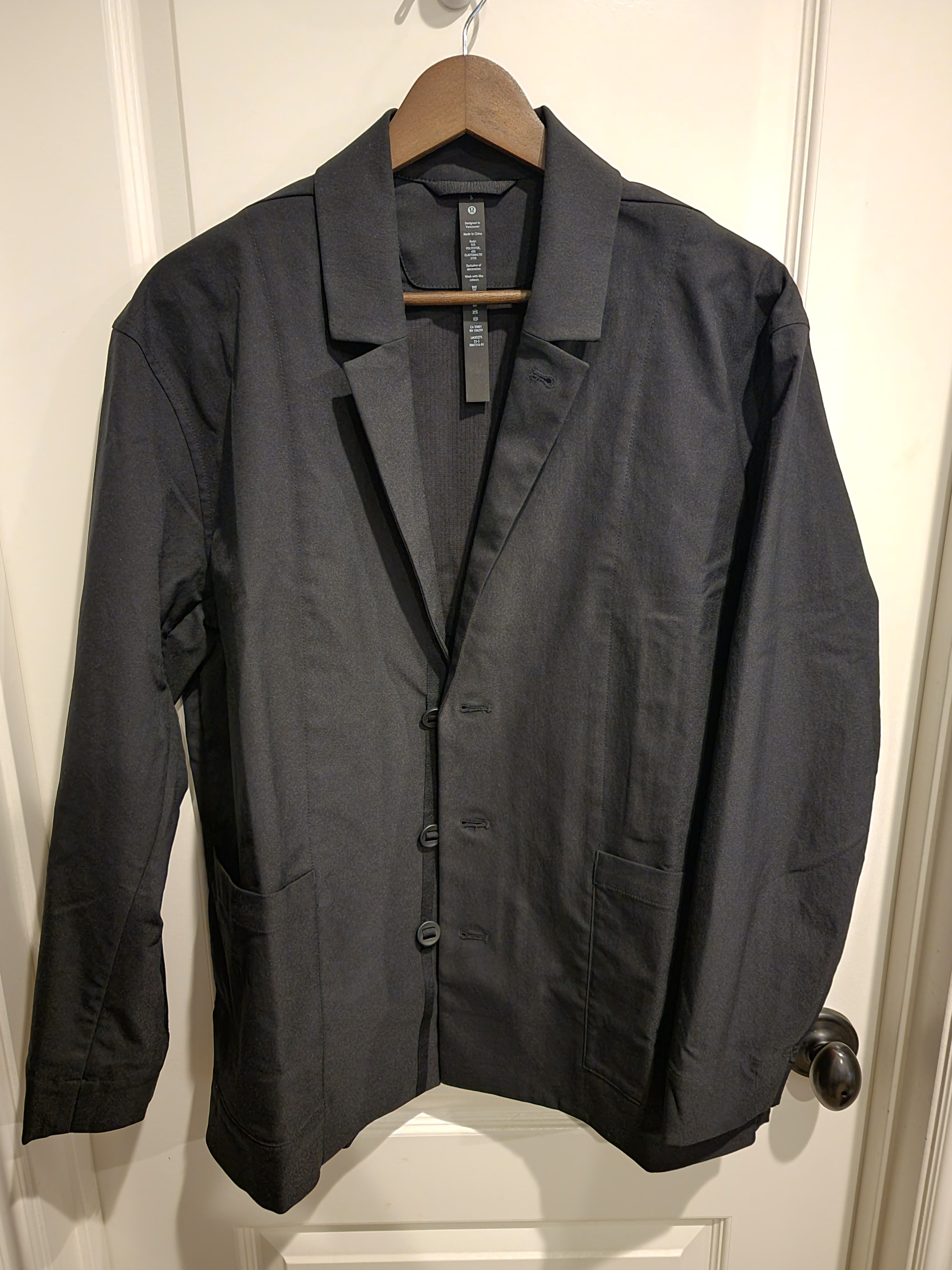 image of Lululemon Relaxed Fit Twill Blzaer in Black, Men's (Size Small)