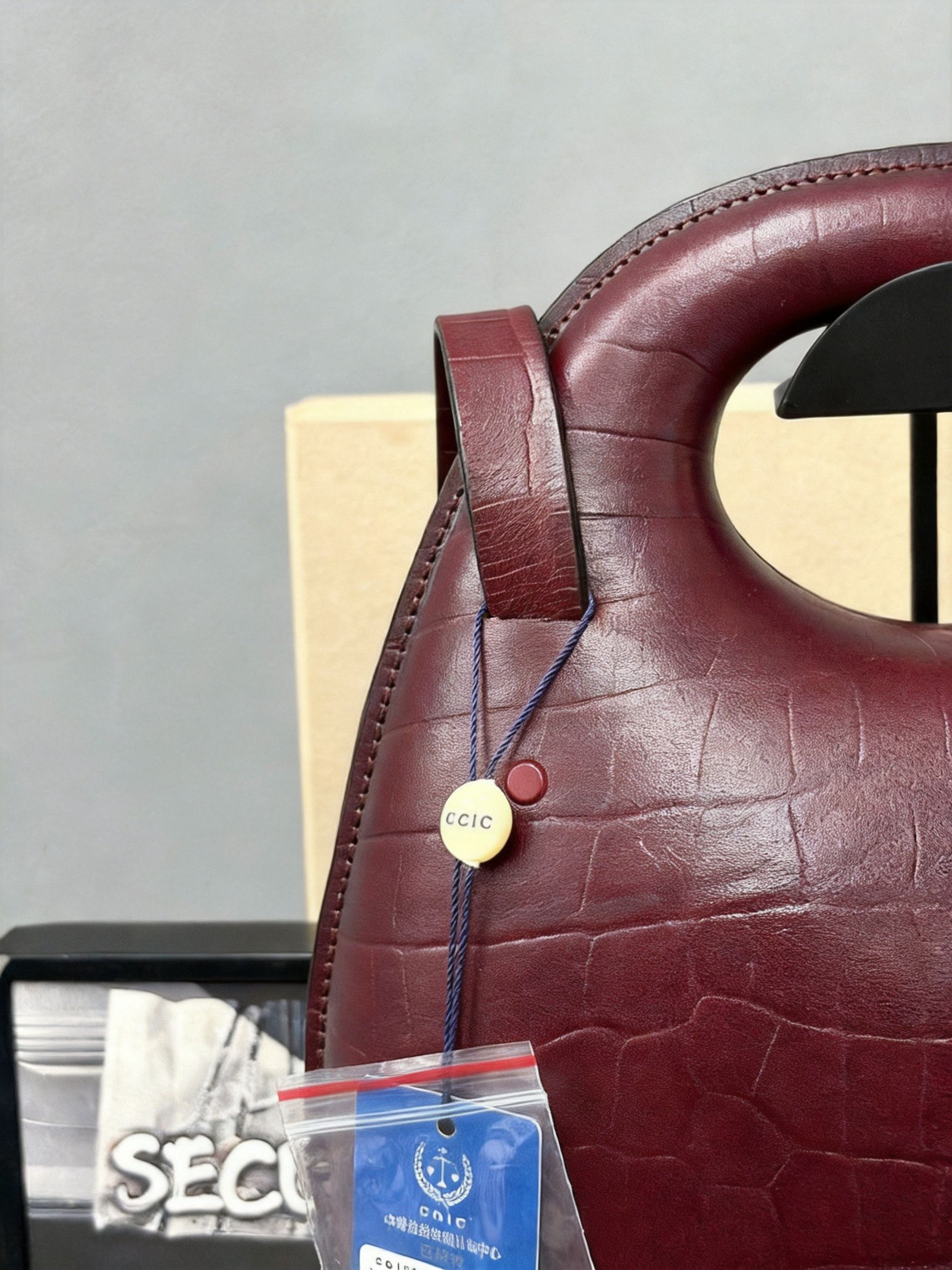 Lemaire Lemaire Egg Bag Crocodile Texture/ Size ONE SIZE - 4 Thumbnail
