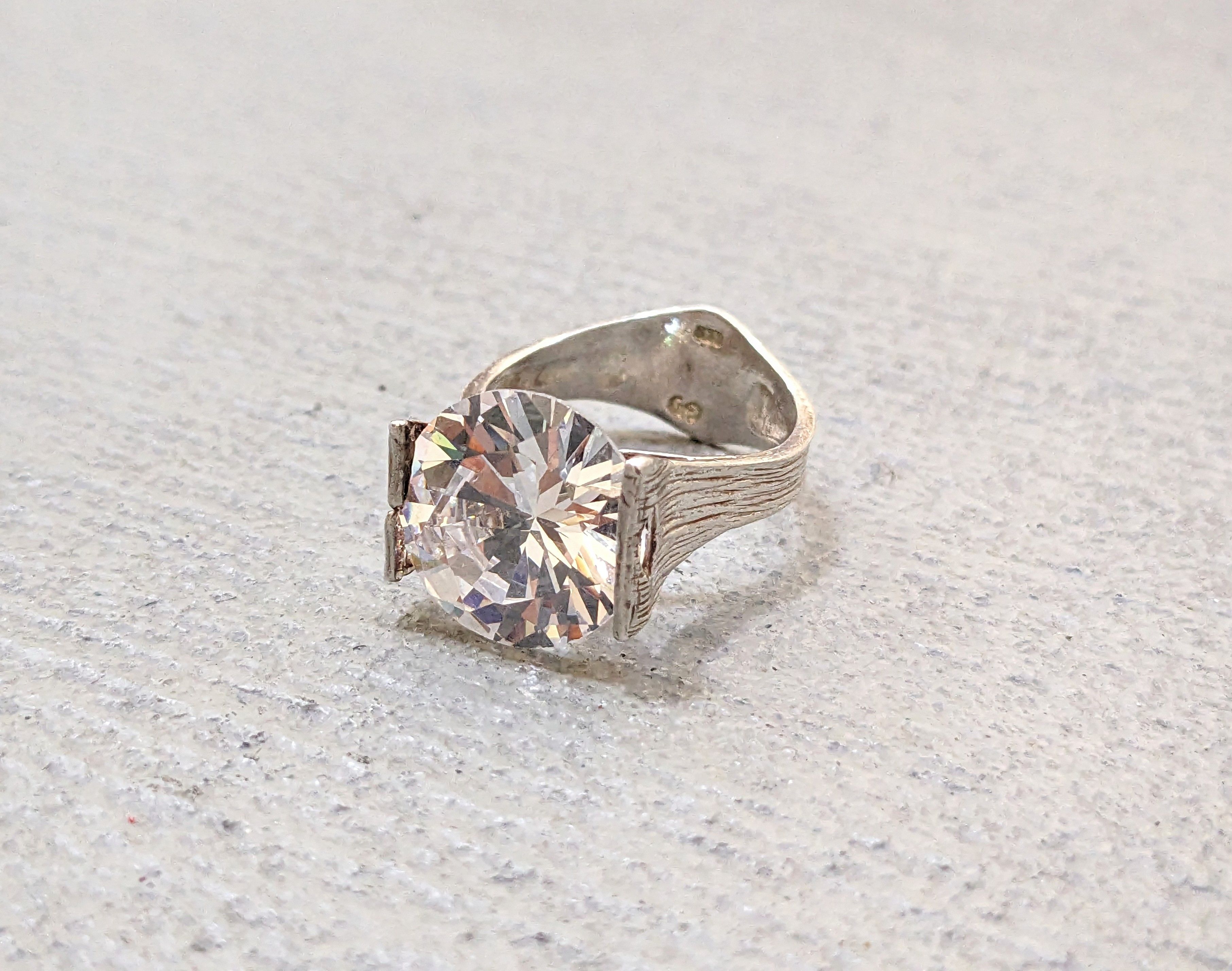 Jewelry Vintage Sterling Silver Ring Size 8 Modern Clear CZ Round Size ONE SIZE - 2 Thumbnail