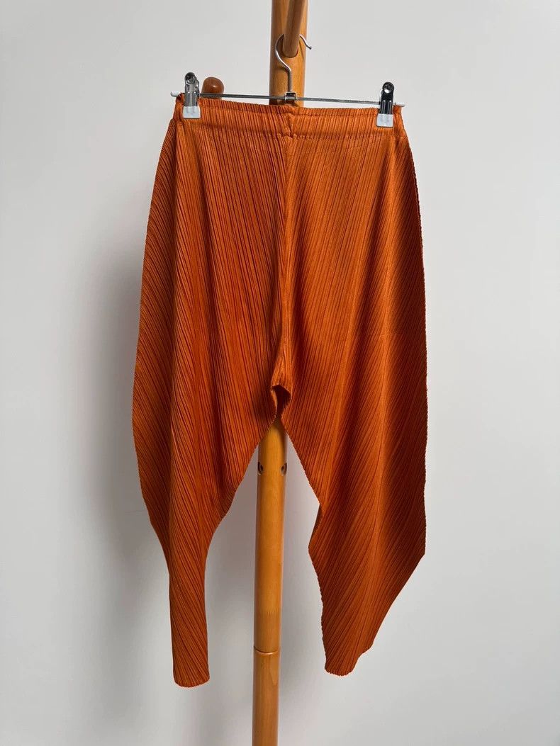 Issey Miyake Issey Miyake size:3 Yellow pleated and irregular-shaped ch Size 22" - 2 Thumbnail