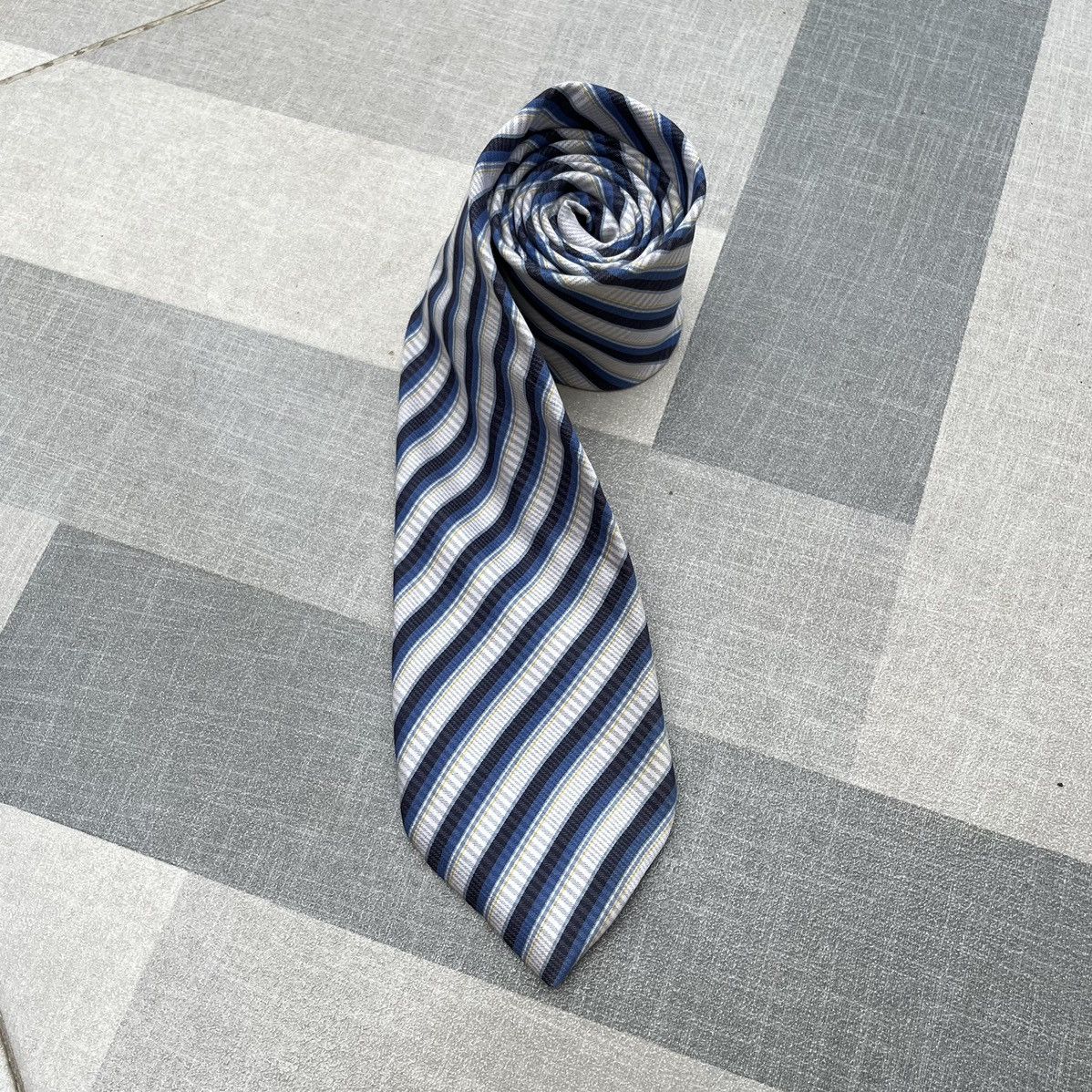 Gucci Striped Tie orders (Gray)