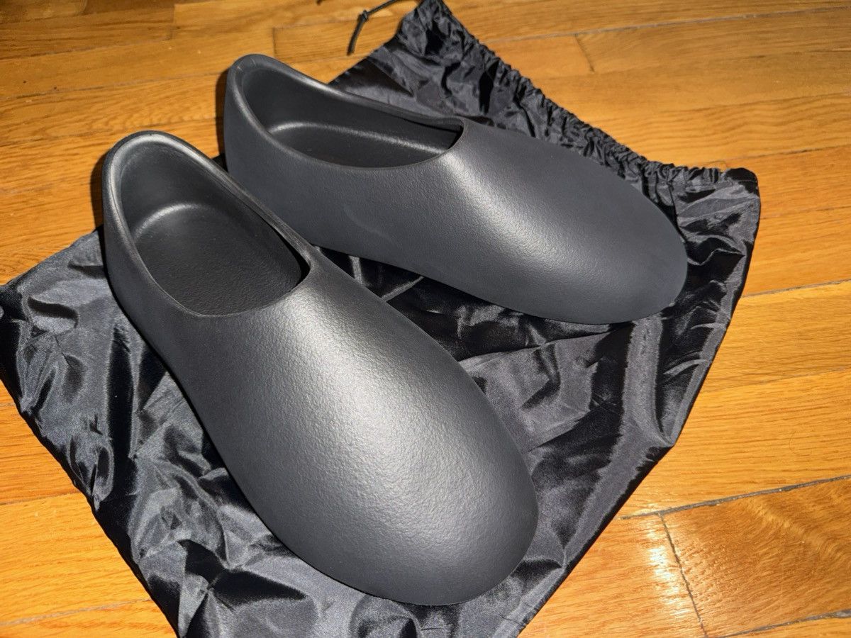 The $20 YEEZY SL-01 Slipper Review & On Feet - YouTube