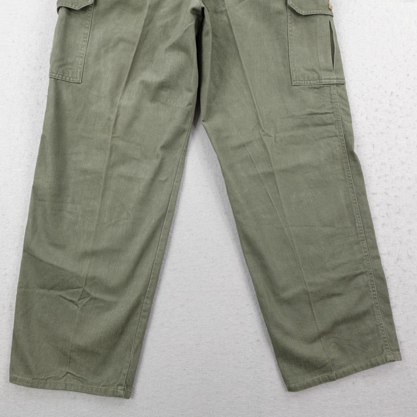 Vintage VINTAGE Woolrich Pants Mens 36x30 Cargo Canvas Green 90s Workwear Pleated Ready to Ship Mens Size US 36 / EU 52 - 7 Thumbnail