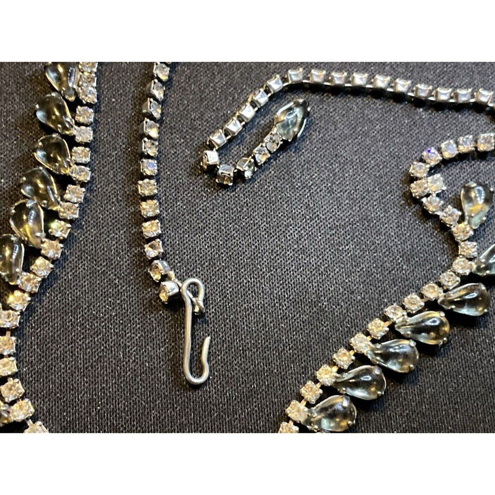 Other 14in Vintage Rhinestone Teardrop Dangle Crystal Necklace Size ONE SIZE - 4 Thumbnail