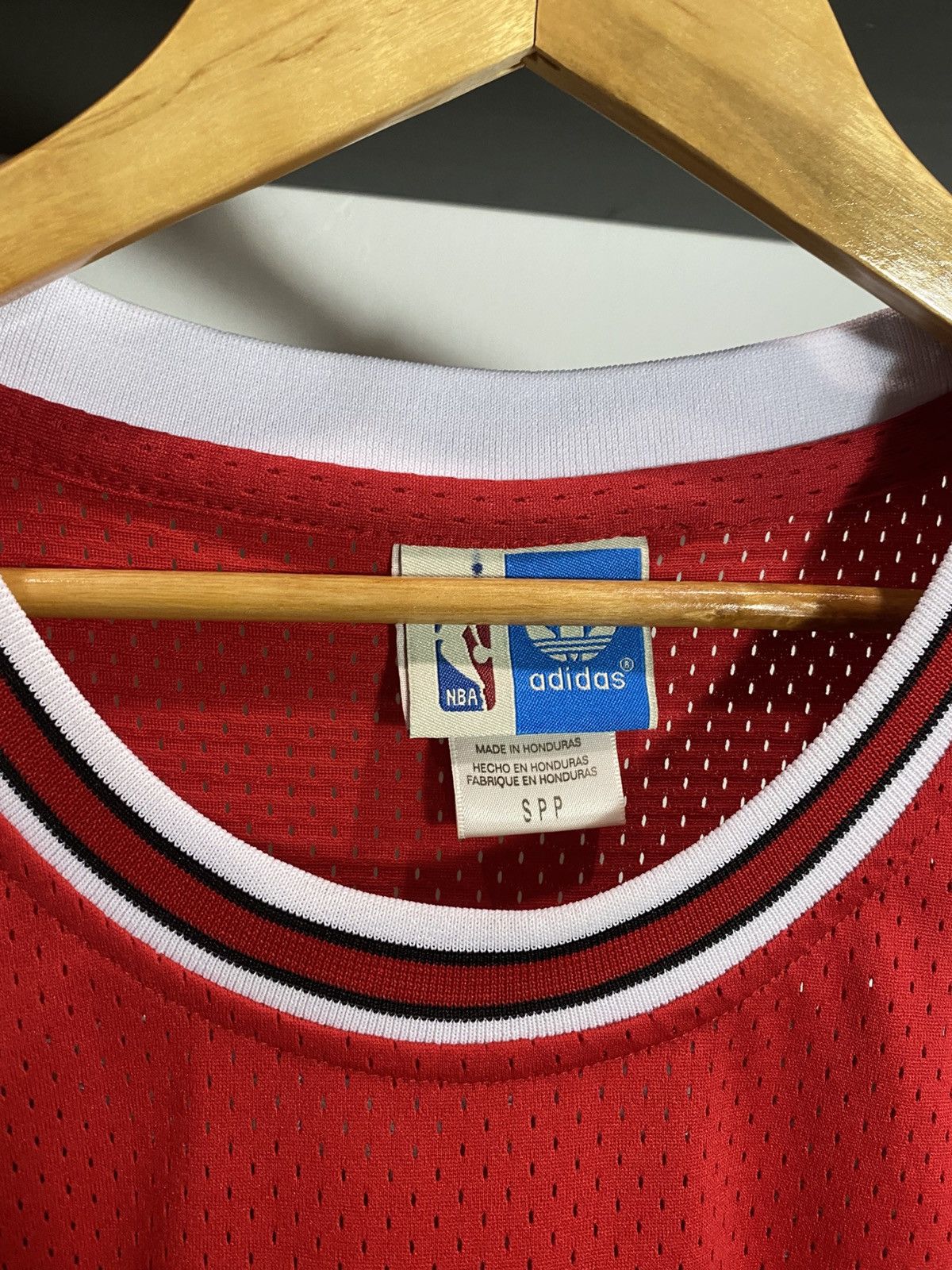 Adidas Vtg Y2k Adidas x Chicago Bulls x NBA Size US M / EU 48-50 / 2 - 6 Thumbnail