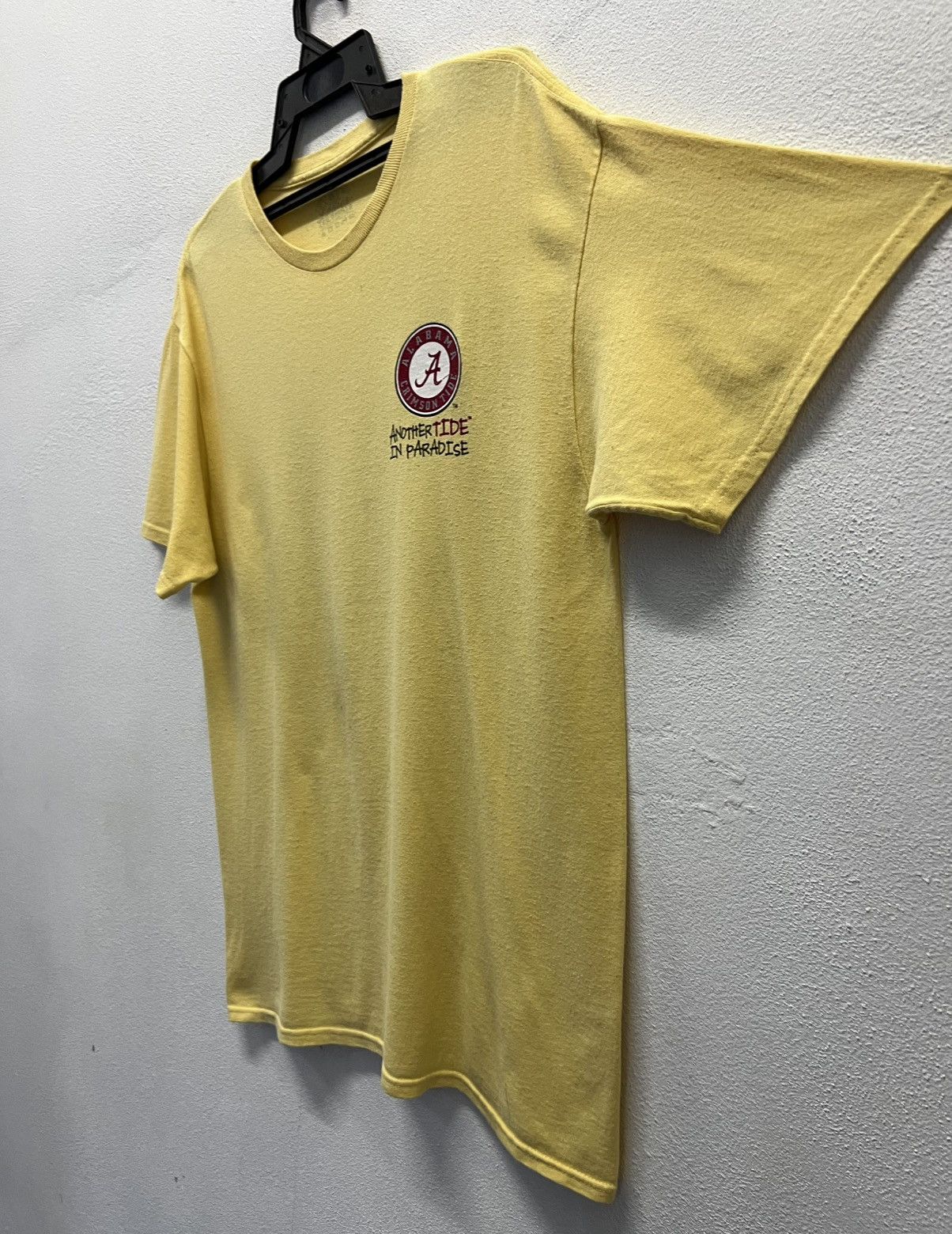 Vintage VINTAGE ALABAMA CRIMSONTIDE ANOTHER TIDE IN PARADISE SHIRT Size US M / EU 48-50 / 2 - 5 Thumbnail