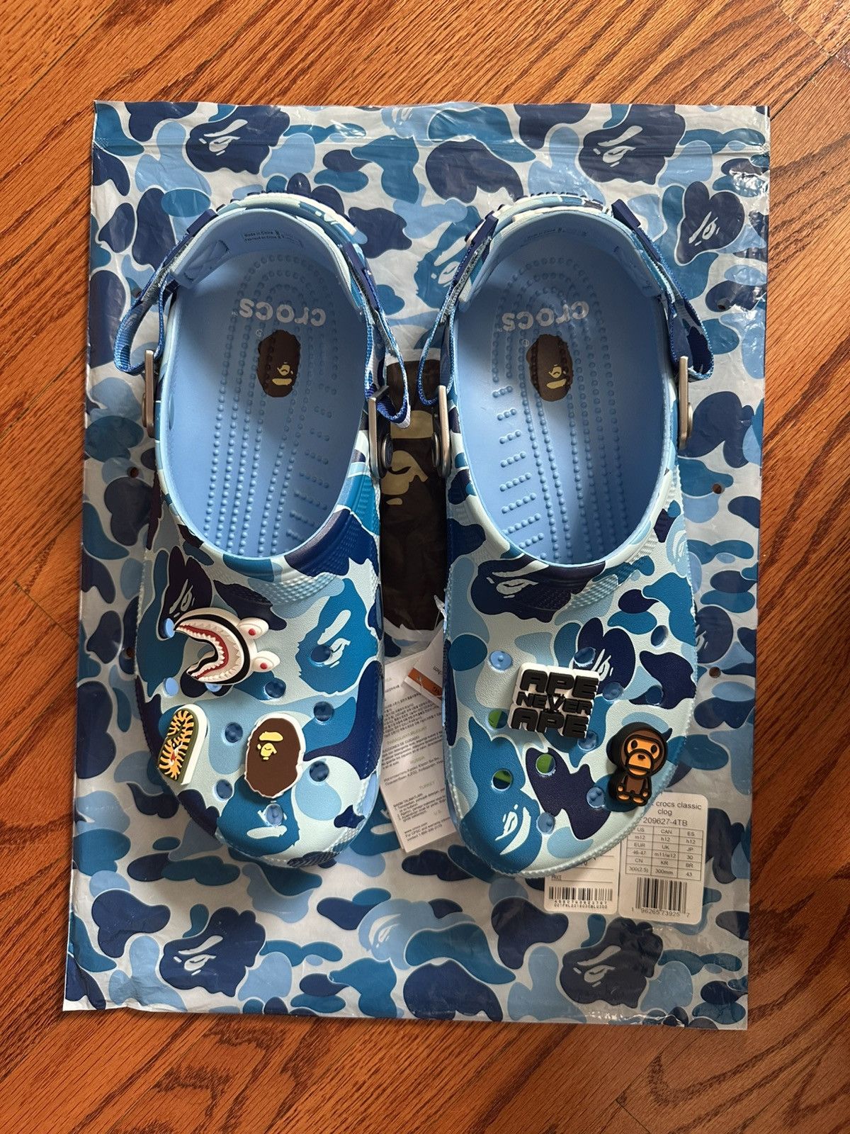 A BATHING APE × Crocs Clog 