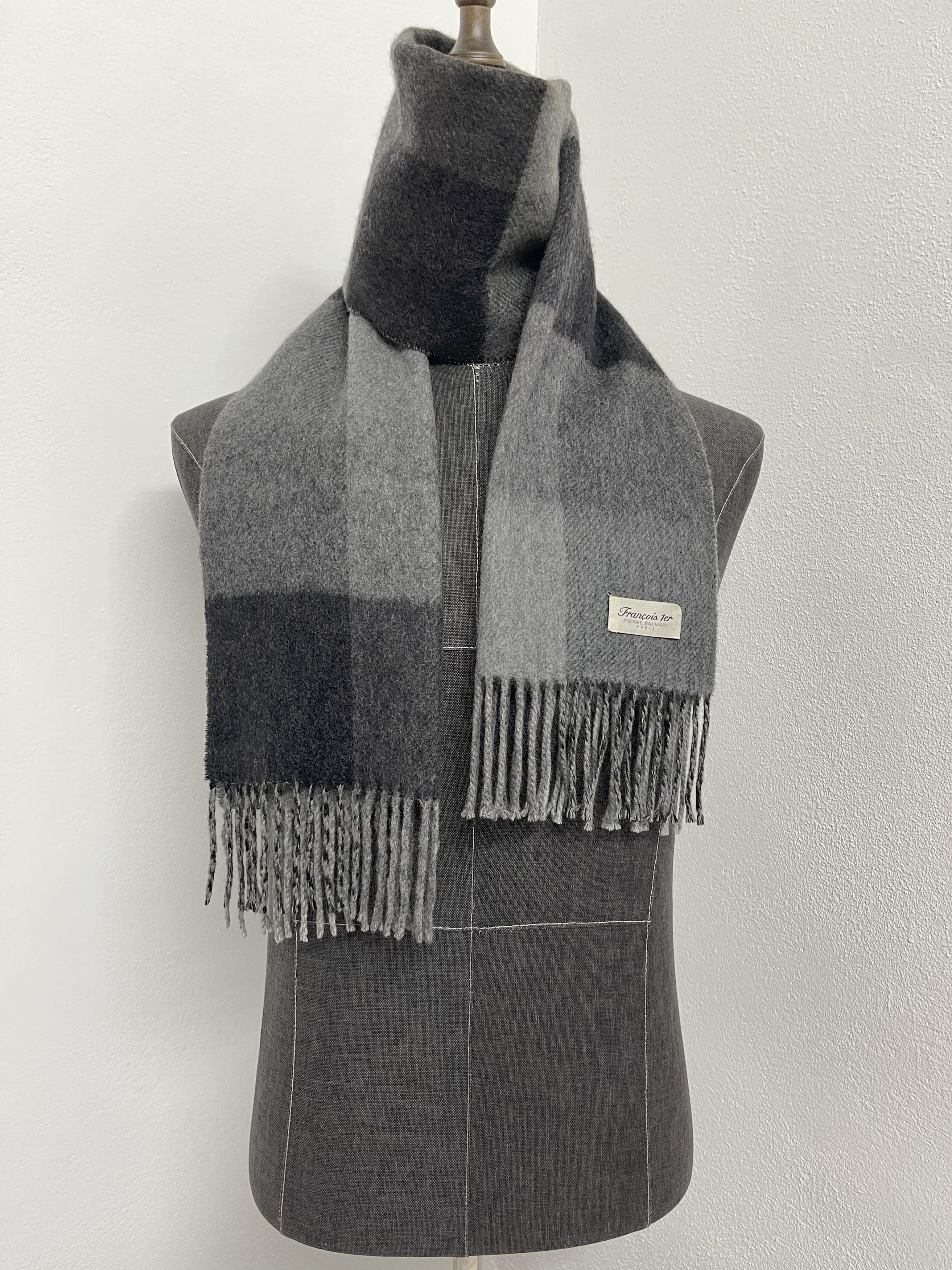 Pierre Balmain Vintage Pierre Blamain Scarf / Muffler - 6051 Size ONE SIZE - 1 Thumbnail