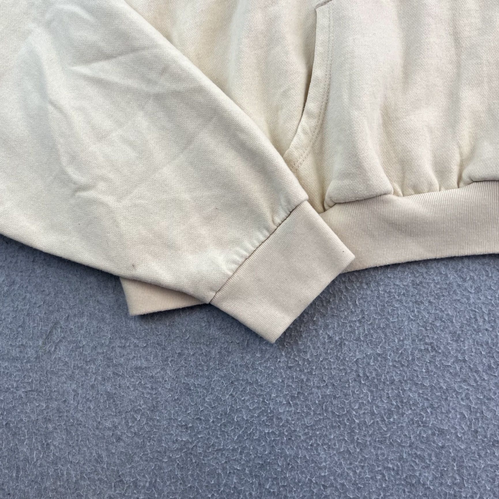 Levi's VINTAGE Levi's Hoodie Womens 2XL Beige Cropped Pullover Sweatshirt Logo Front Pocket Size XXL / US 16-18 / IT 52-54 - 4 Thumbnail