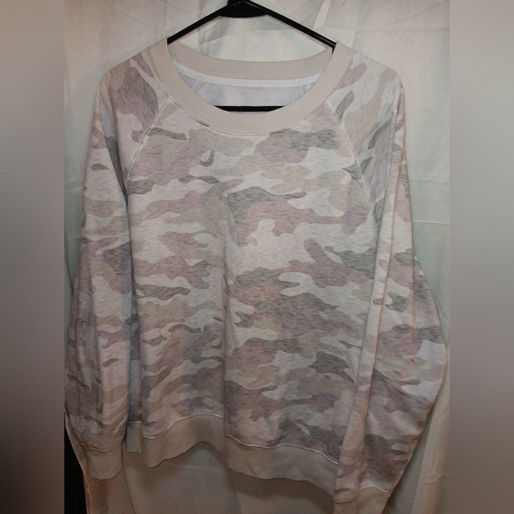 Other Source unknown ,camo sweatshirt, womens XL, EUC Size XL / US 12-14 / IT 48-50 - 1 Thumbnail