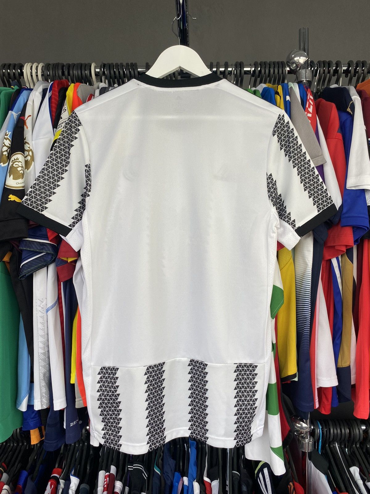 Adidas 2022/23 ADIDAS JUVENTUS HOME SOCCER FOOTBALL JERSEY SHIRT Size US S / EU 44-46 / 1 - 2 Thumbnail