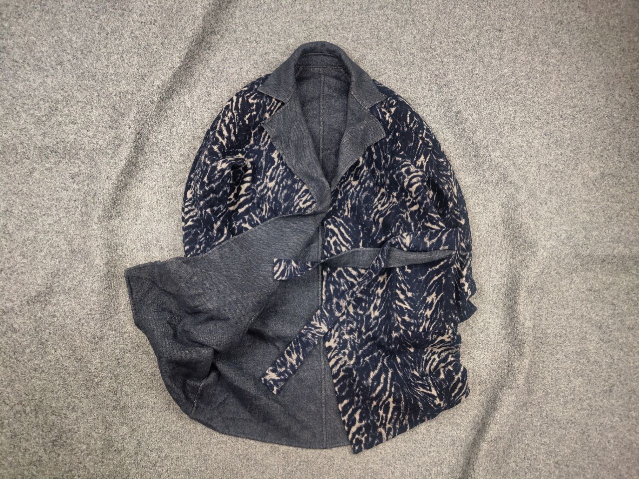 Max Mara Max Mara Weekend Virgin Wool Animal reversible Coat Jacket Size L / US 10 / IT 46 - 1 Thumbnail