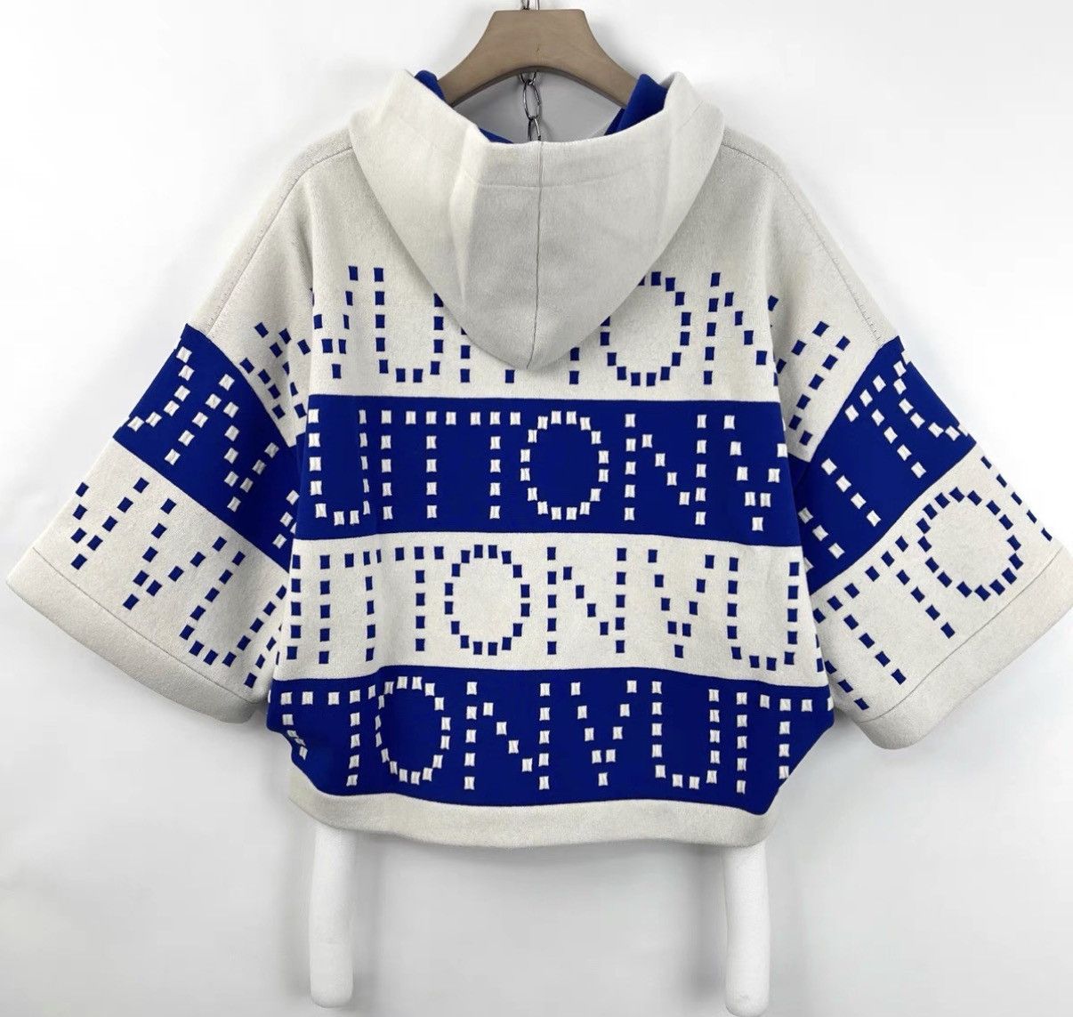 Louis Vuitton Louis Vuitton Dashed Letter Logo Cape Hoodie K12 Size S / US 4 / IT 40 - 3 Thumbnail