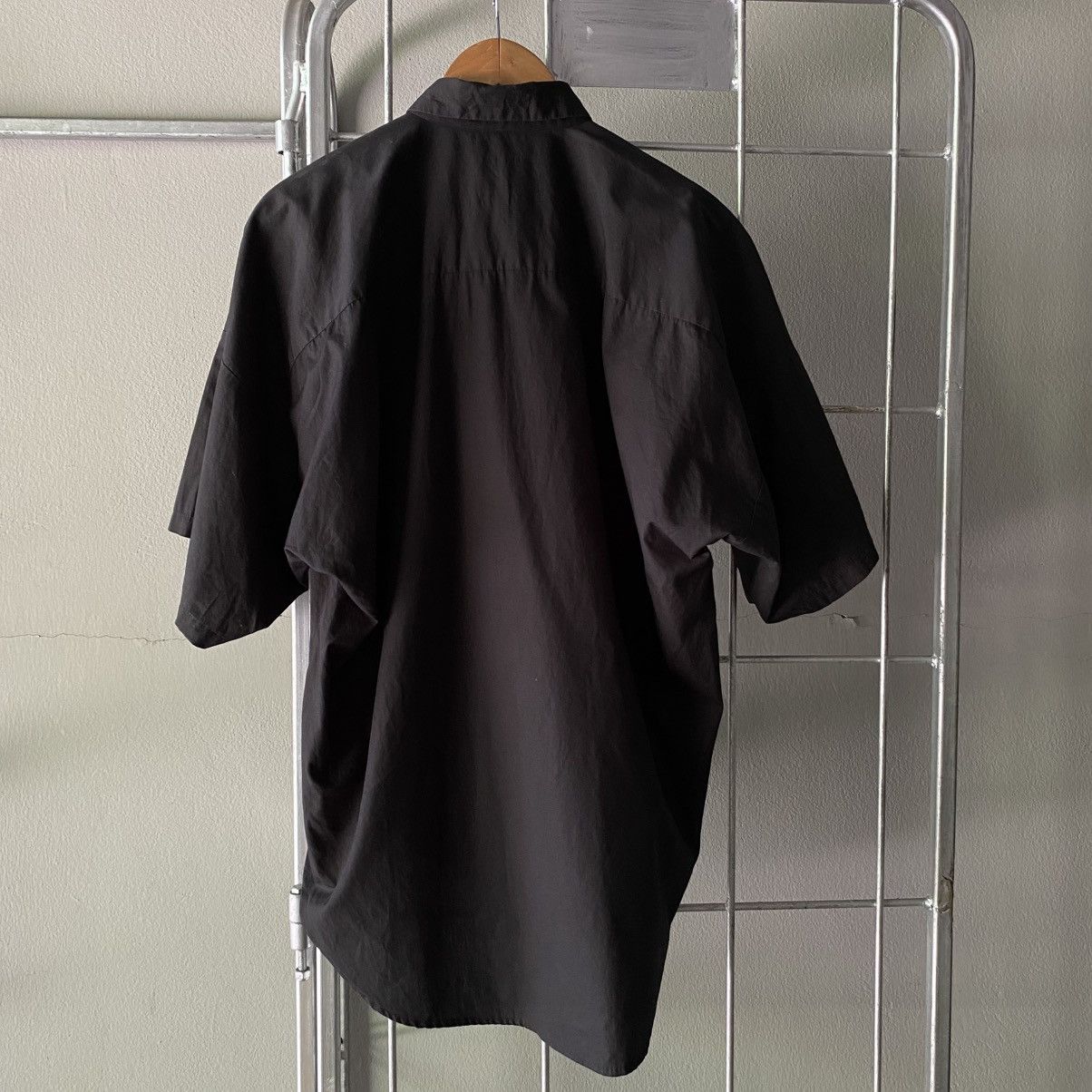 Norma Kamali NORMA KAMALI Black Short-Sleeve Hidden Placket Shirt Size XL / US 12-14 / IT 48-50 - 18 Thumbnail