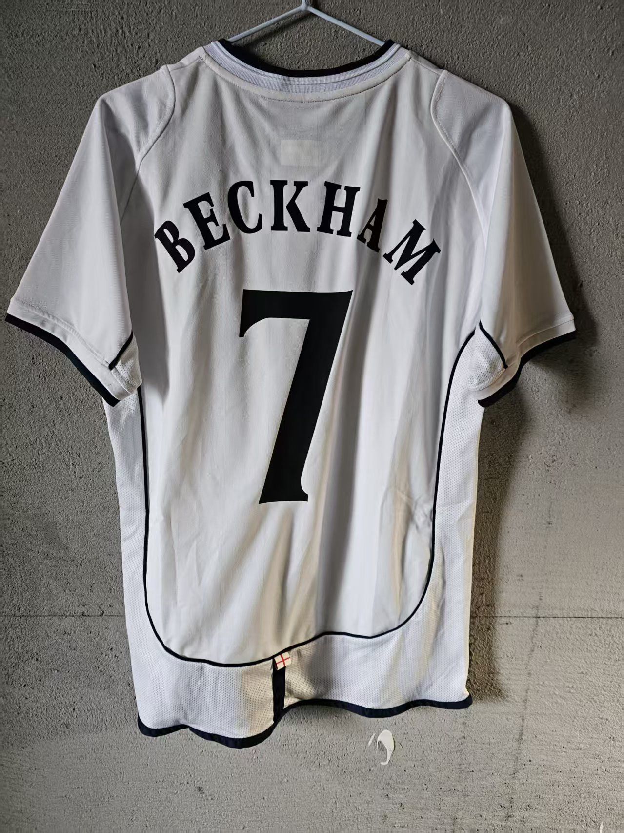 Other 2000 England #7 David Beckham Jersey Home Size US L / EU 52-54 / 3 - 1 Thumbnail