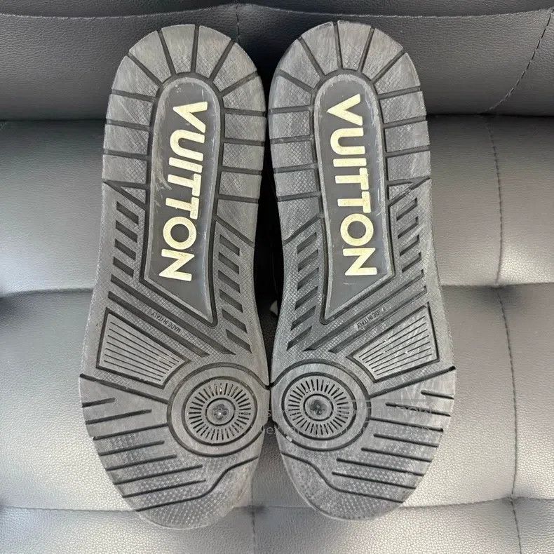 Louis Vuitton Louis Vuitton Embossed Logo Black Art Museum Low-Top Slate Size US 9 / EU 42 - 4 Thumbnail
