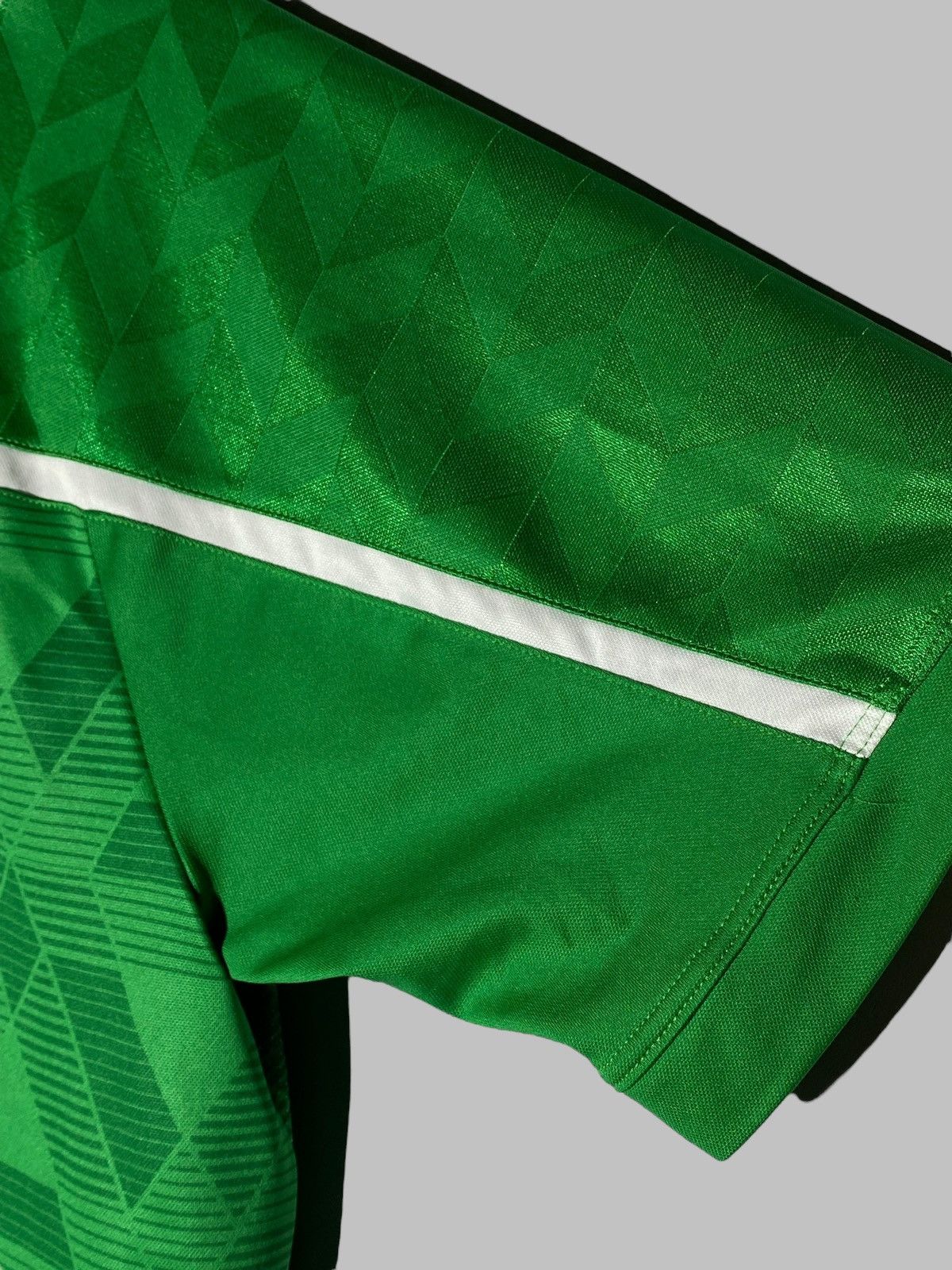 Umbro Umbro Chapecoense FC 2020 Home Football Shirt Size US L / EU 52-54 / 3 - 9 Thumbnail