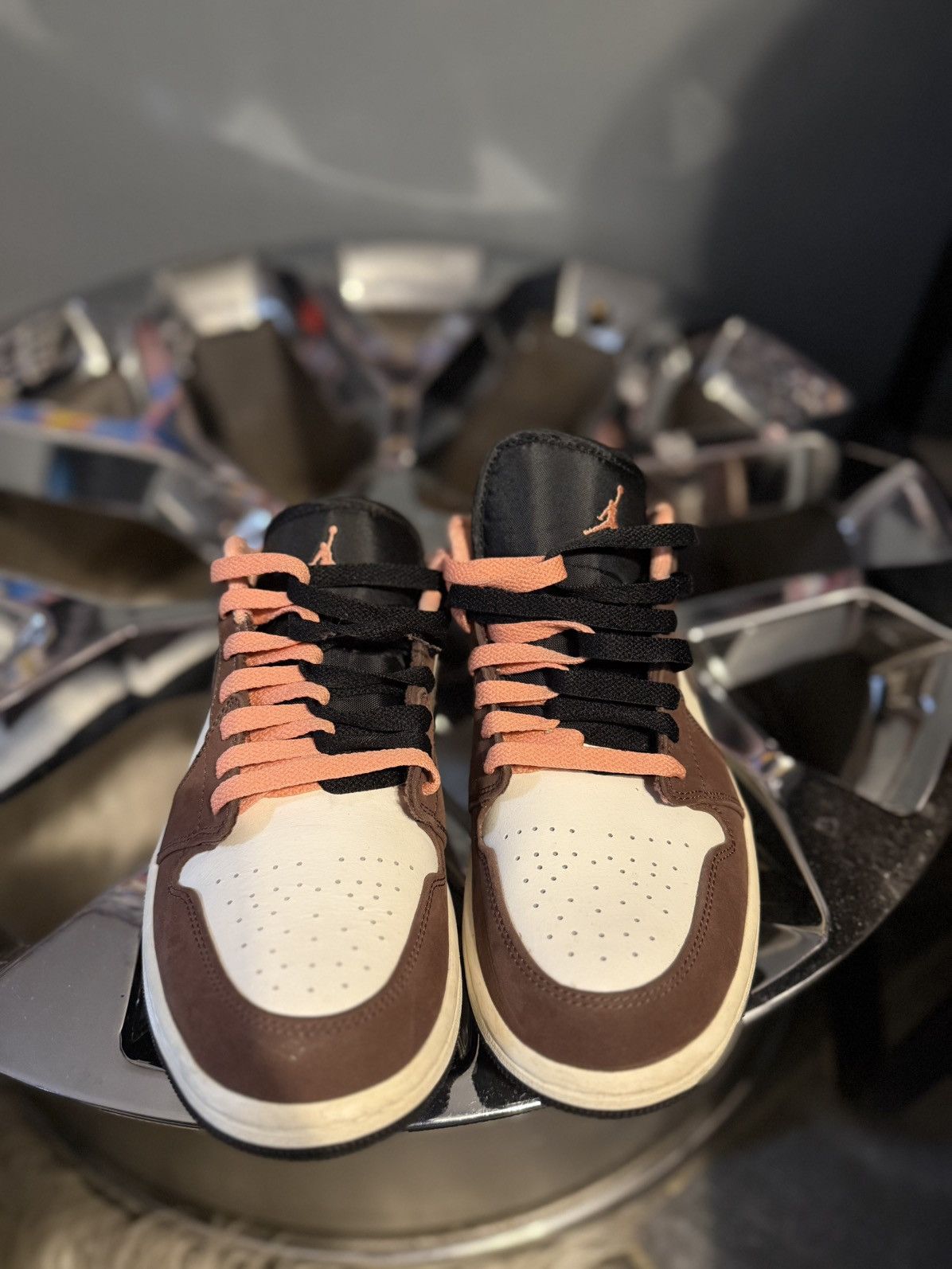 Jordan Brand × Nike Jordan 1 low Mocha Size US 8.5 / EU 41-42 - 1 Thumbnail