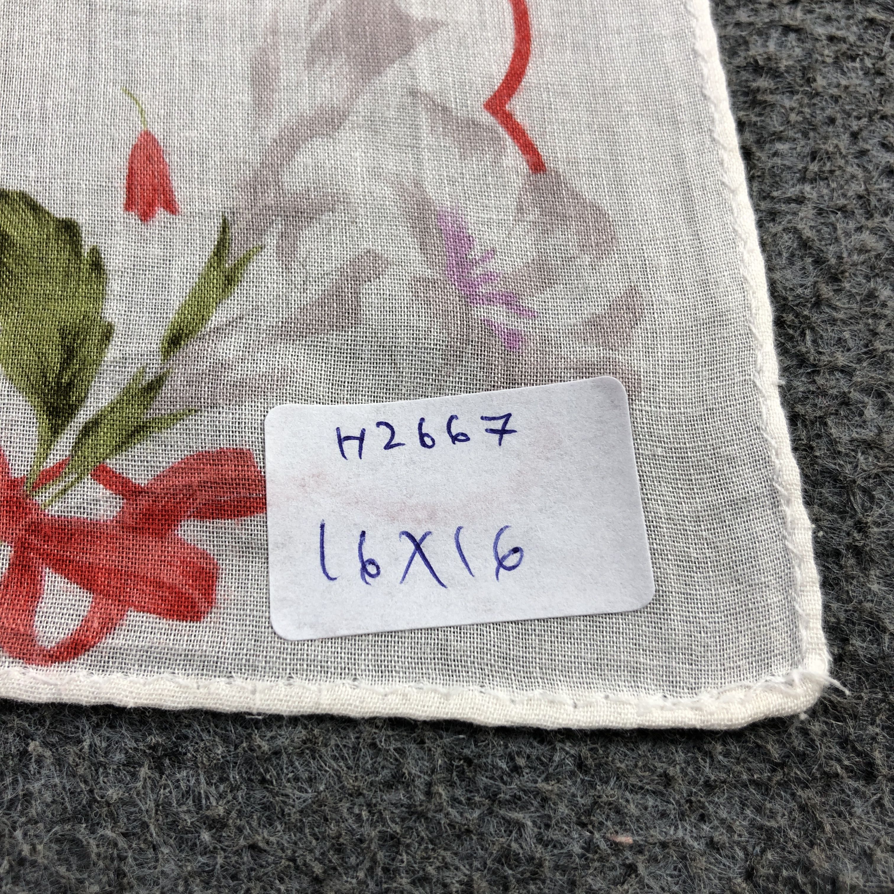 Vintage Valentino Garavani Handkerchief Neckerchief Bandana H2667 Size ONE SIZE - 8 Thumbnail