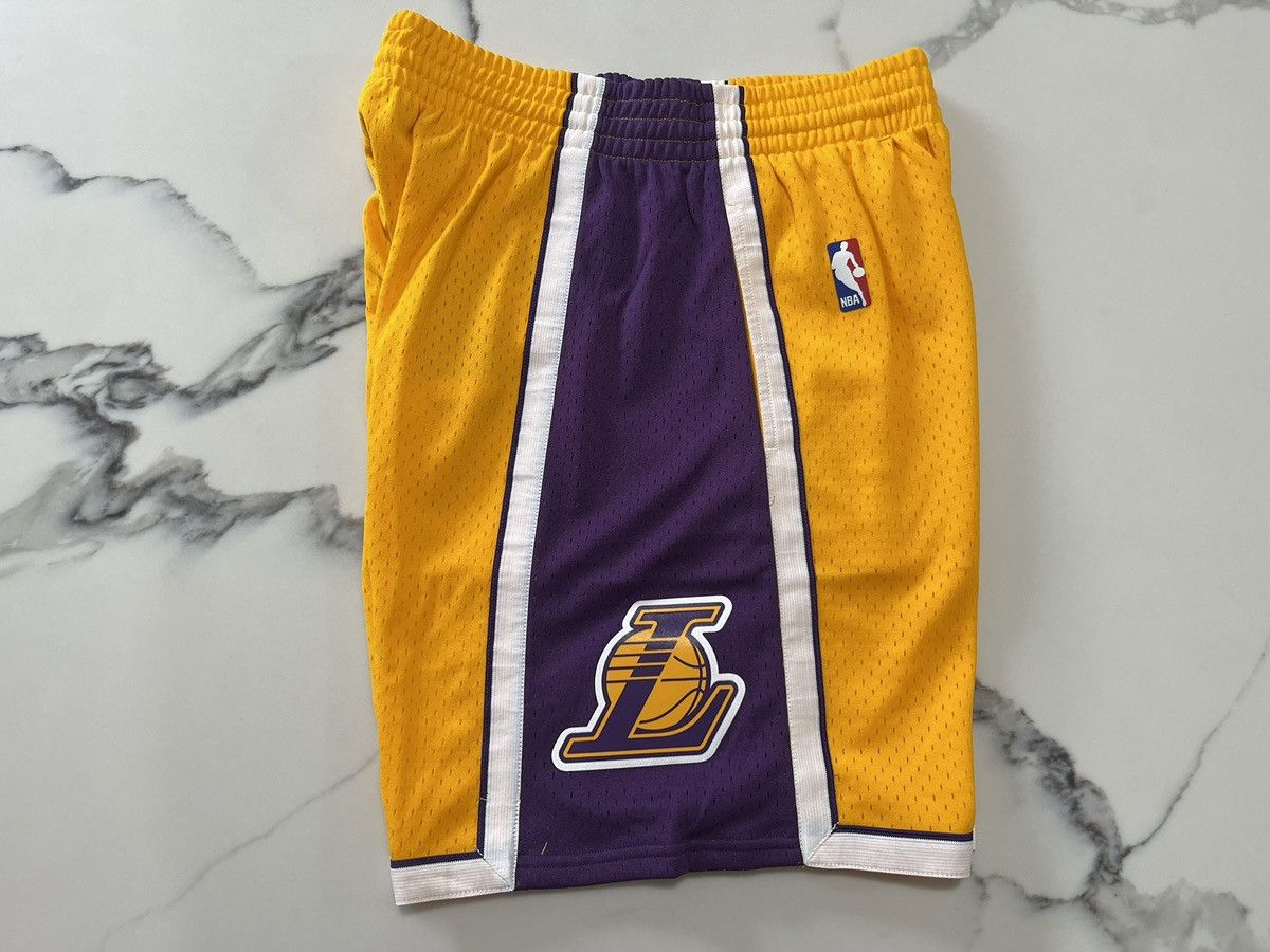 Mitchell & Ness Mitchell & Ness NBA Shorts Los Angeles Lakers 2009 Sz Medium Size US 32 / EU 48 - 4 Thumbnail