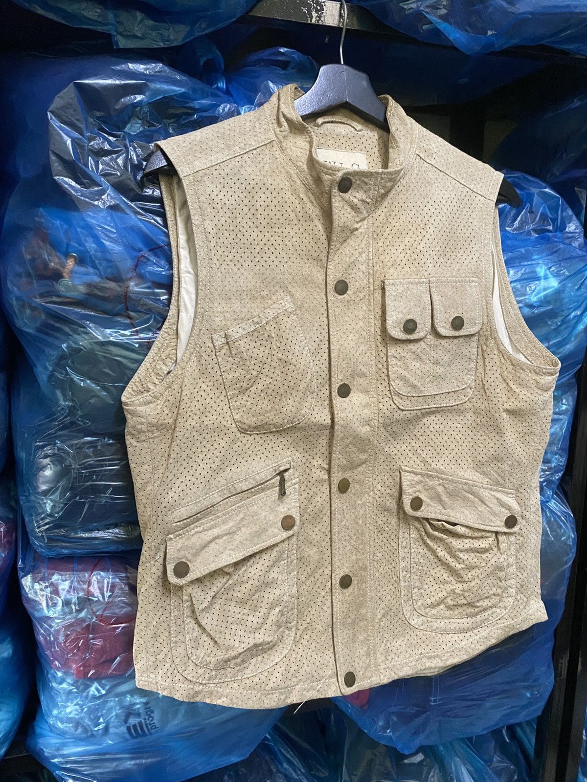 Japanese Brand Vintage W.L.C Beige Suede Perforated Utility Vest – Japanese Size US L / EU 52-54 / 3 - 5 Thumbnail