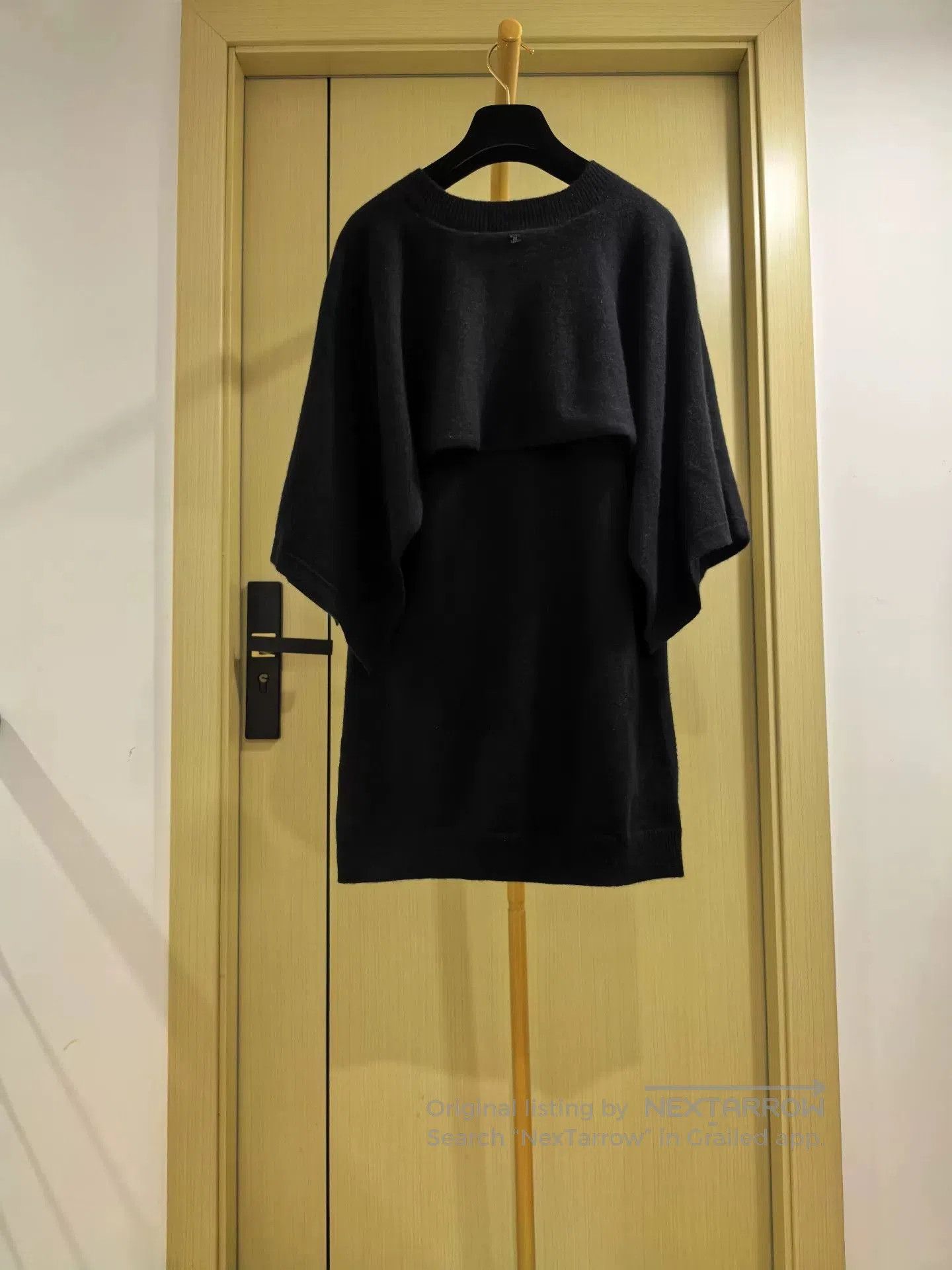Chanel Chanel Black Cashmere Knit Poncho Sweater. Size S / US 4 / IT 40 - 6 Thumbnail