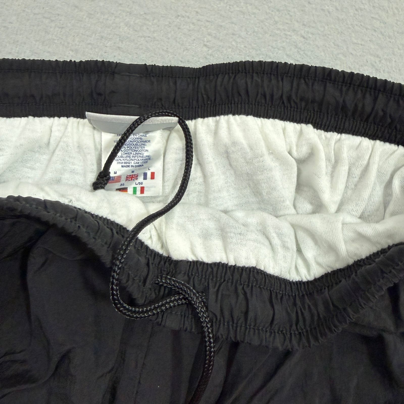 Reebok Vintage Reebok Windbreaker Track Pants Mens Medium Black Size US 32 / EU 48 - 6 Thumbnail