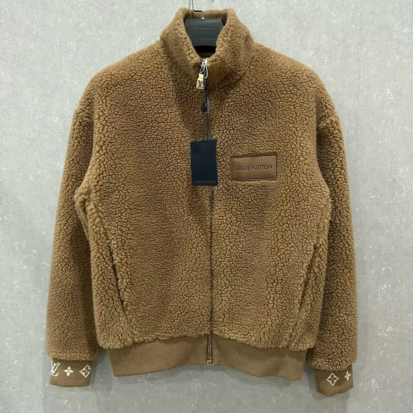 Louis Vuitton louis vuitton brown shearling outerwear size XS Size XS / US 0-2 / IT 36-38 - 1 Thumbnail
