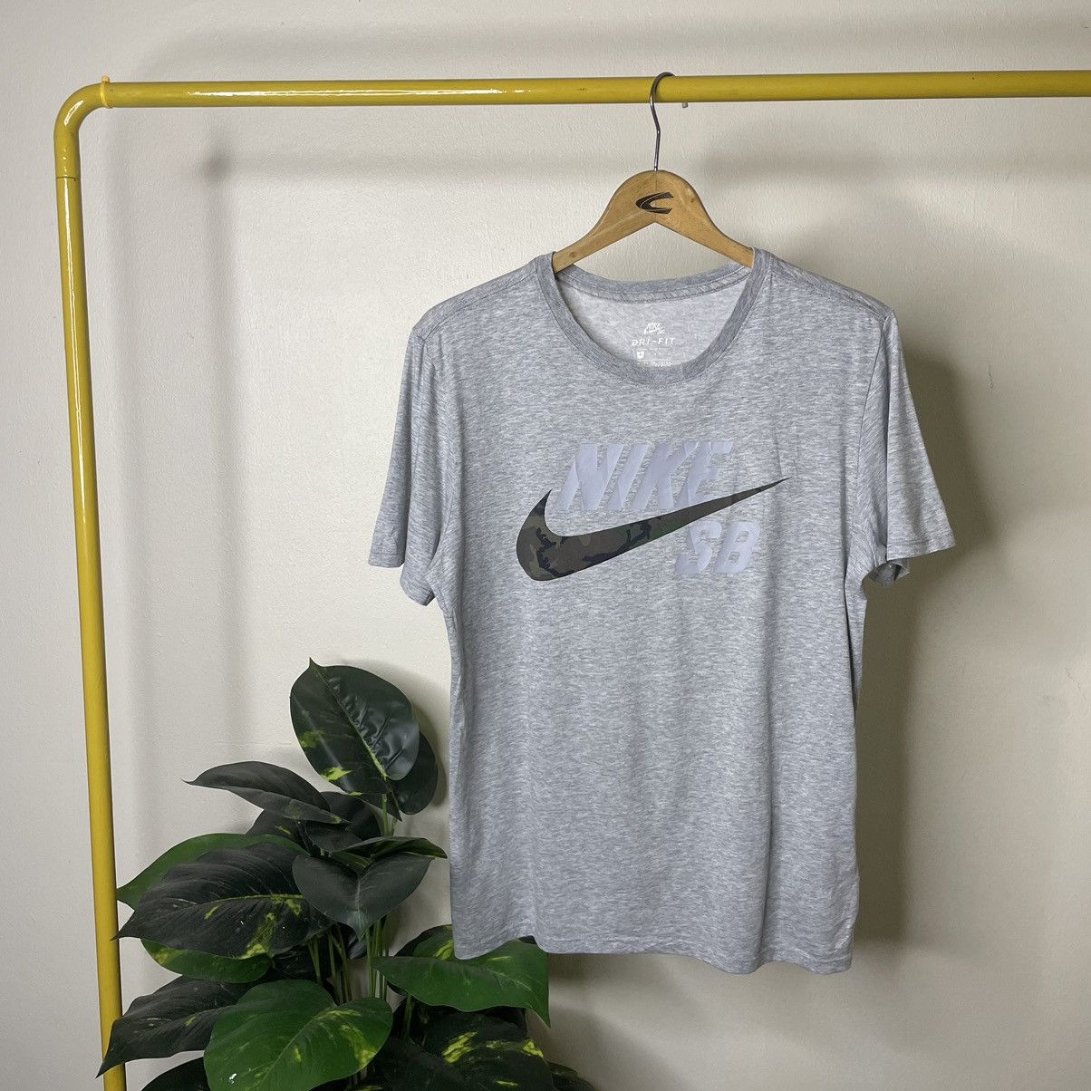 Nike Y2K Nike SB Camo Design Skateboarding Skater T Shirt Size US M / EU 48-50 / 2 - 1 Thumbnail