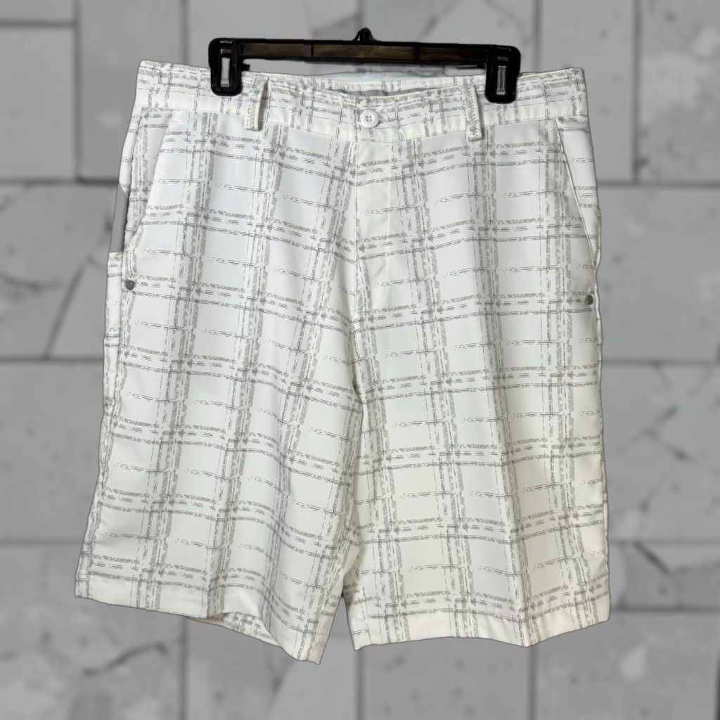 Under Armour Under Armour Shorts Mens Size 34 White Polyester Blend Athletic Casual Chino 34 Regular Mens Size US 34 / EU 50 - 1 Thumbnail