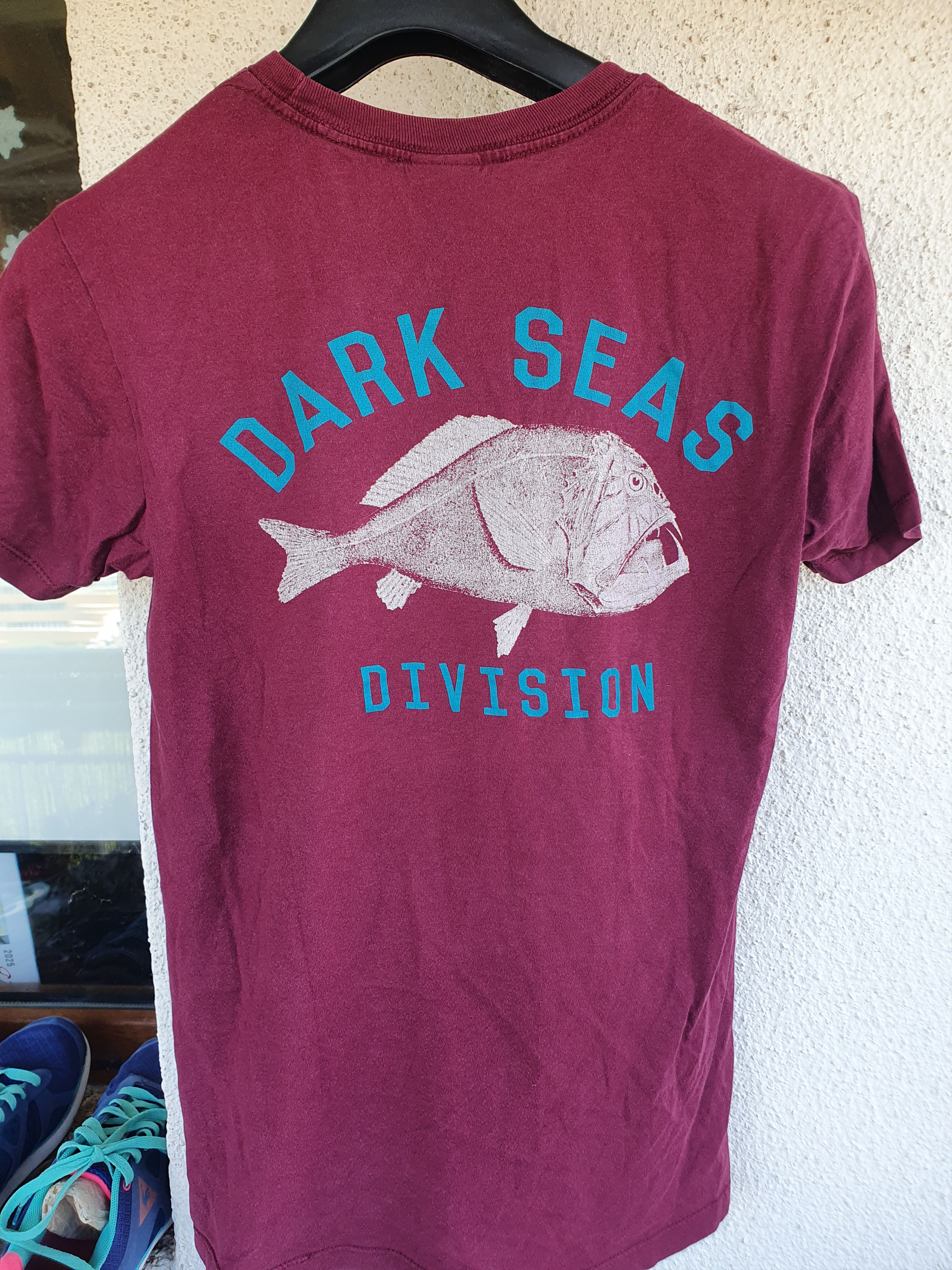 Dark Seas Division Dark Seas Division Fish Double Sided t-shirt sz S Size US S / EU 44-46 / 1 - 1 Thumbnail