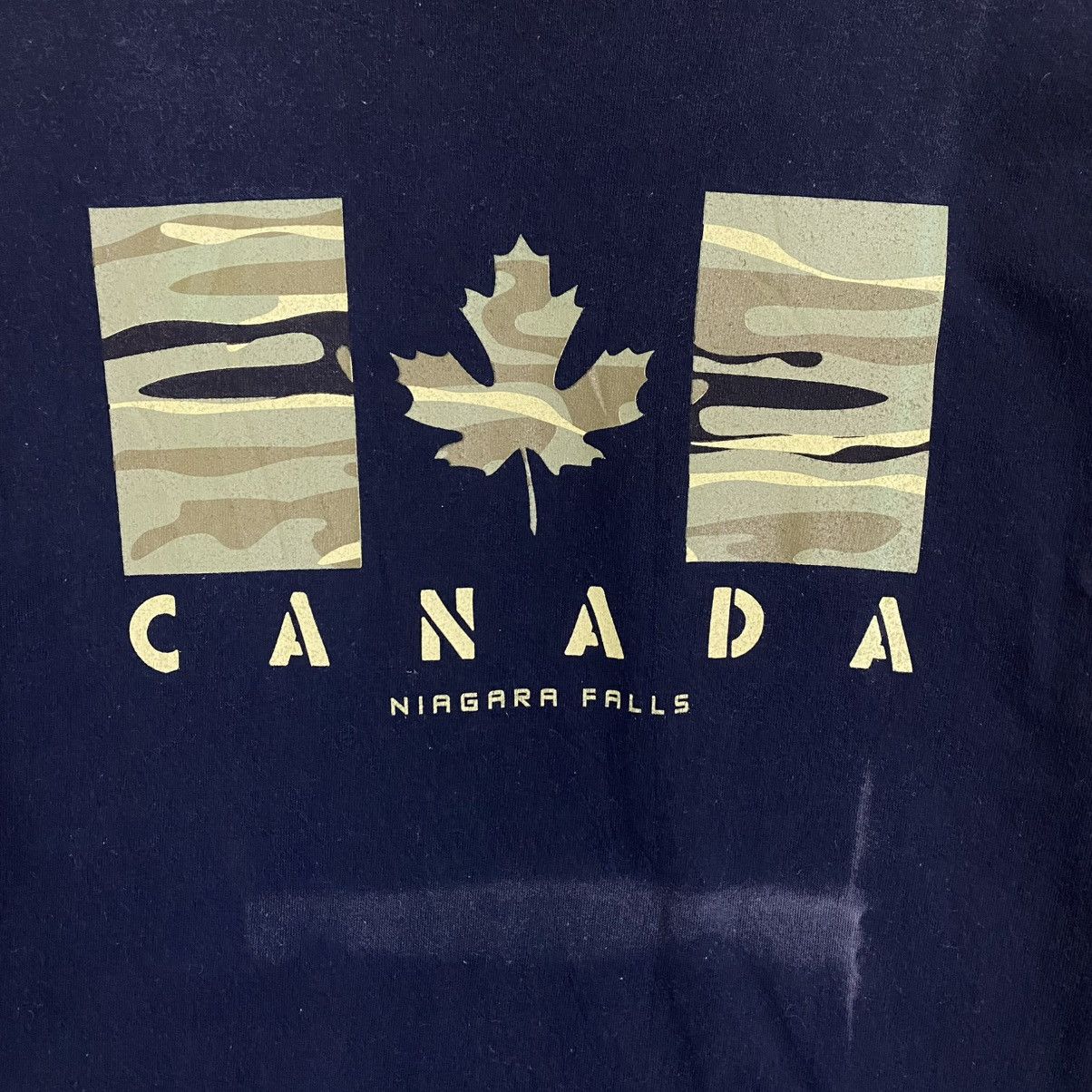Vintage Vintage 90s Canada Niagara Falls Big Logo Shortsleeve Tee Size US S / EU 44-46 / 1 - 7 Thumbnail