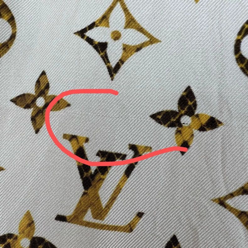 Louis Vuitton Louis Vuitton Off-white printed silk shorts with aged flowe Size US 40 / EU 56 - 6 Thumbnail