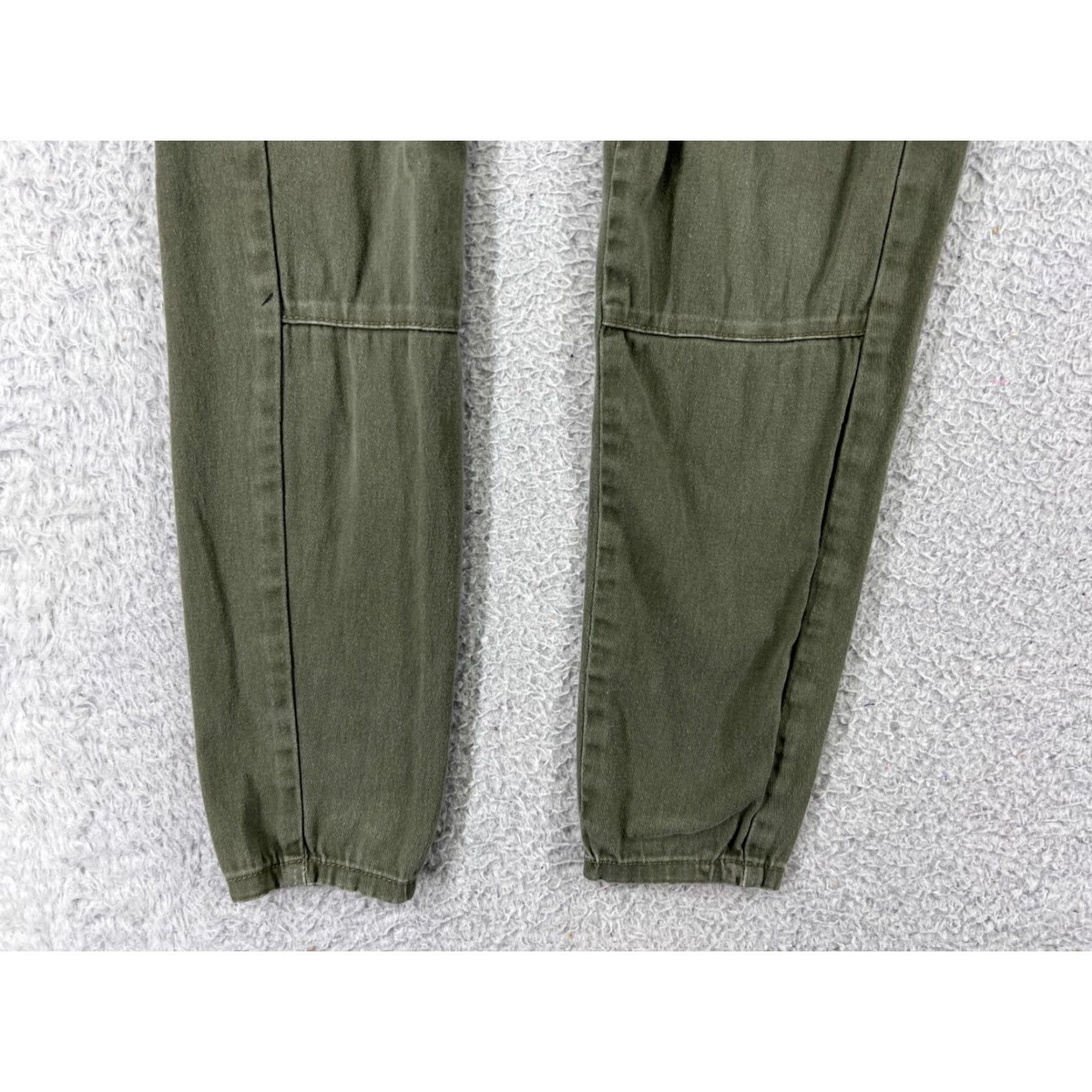 Almost Famous Almost Famous Green Army Cargo Pants Women's 3 Regular Tapered Ankle Zip Cotton Blend 25in Inseam Size 26" / US 2 / IT 38 - 5 Thumbnail