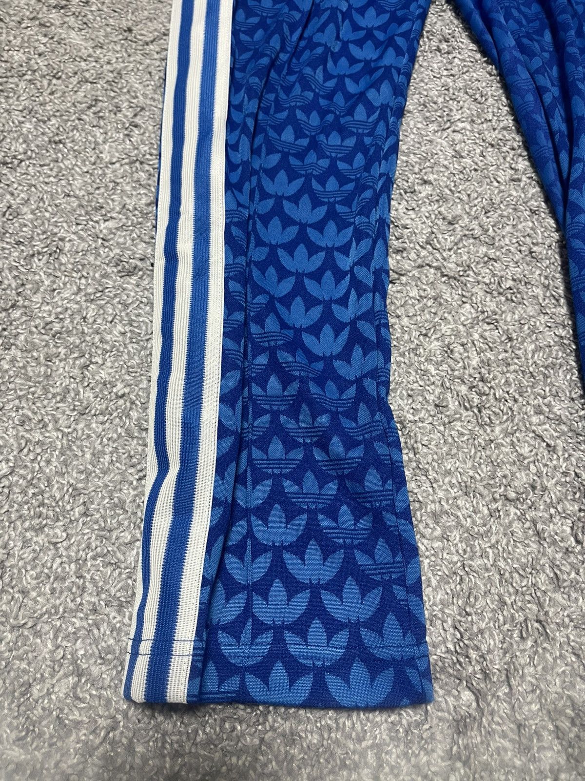 Adidas ADIDAS ORIGINALS ADICOLOR 70'S MONOGRAM TRACKPANTS SIZE M Size US 32 / EU 48 - 6 Thumbnail