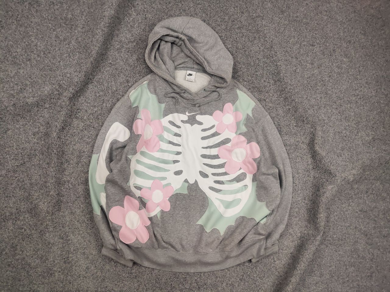 Nike Vintage Nike Skeleton Embroidered Logo Grey Oversized Hoodie Size M / US 6-8 / IT 42-44 - 1 Thumbnail