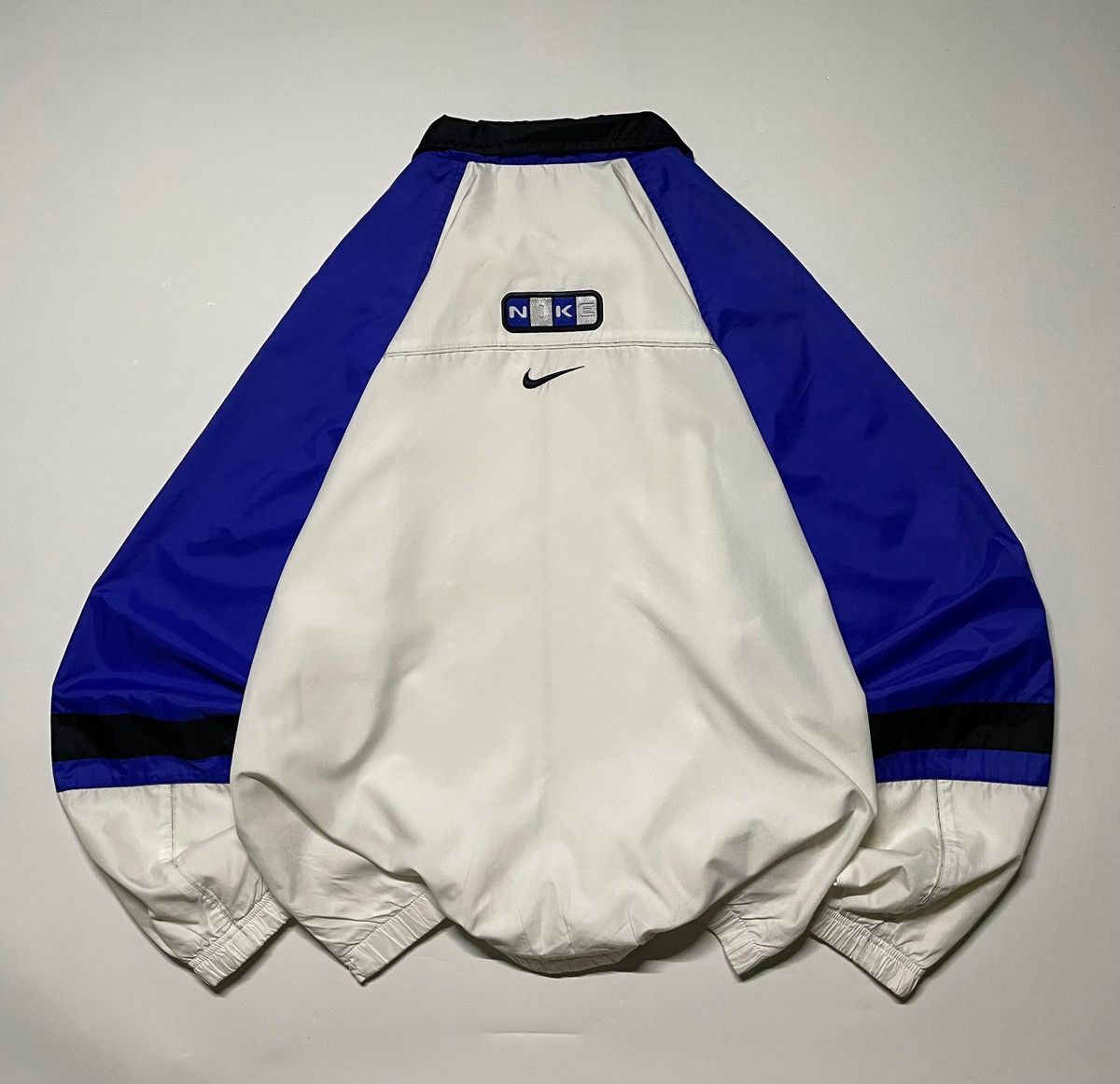 Nike Nike logo center embroidered sportwear windbreaker jacket Size US L / EU 52-54 / 3 - 1 Thumbnail