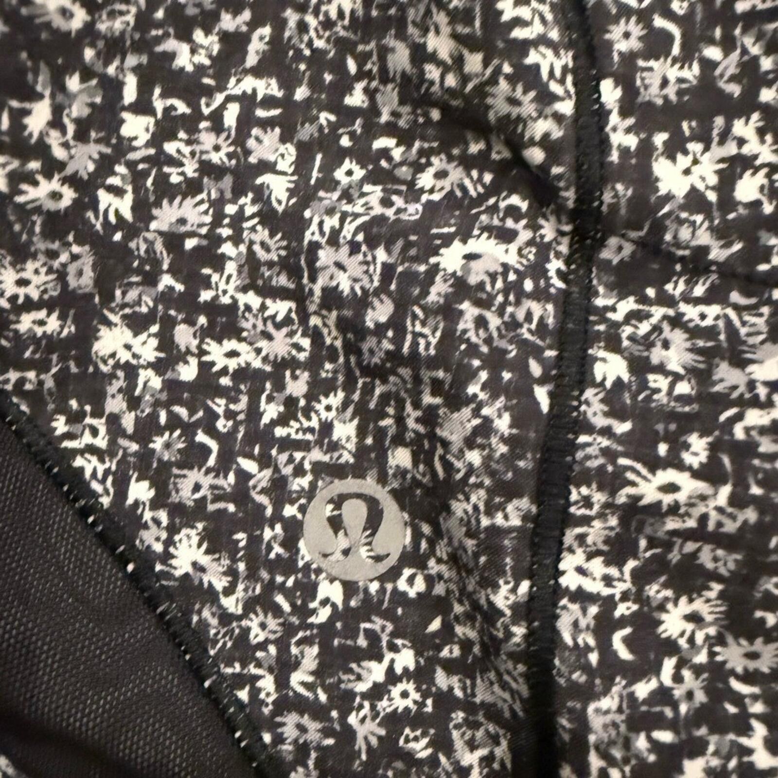 Lululemon Lululemon Hotty Hot Shorts 2.5" Daisy Dust Alpine 8 Size 30" / US 8 / IT 44 - 8 Thumbnail