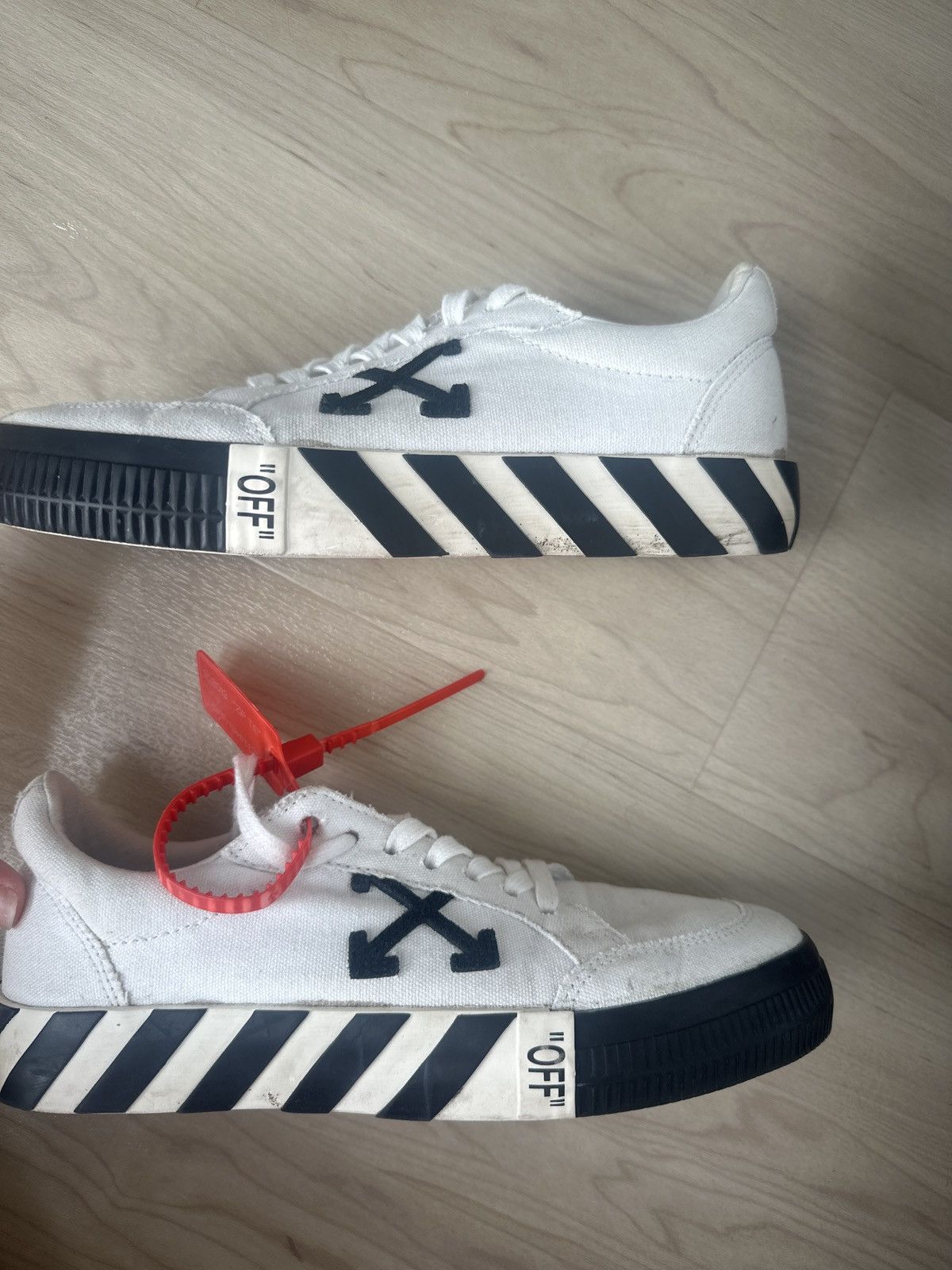 Off-White Off-White Vulcanized Low-Top Sneakers Size US 6 / EU 39 - 7 Thumbnail