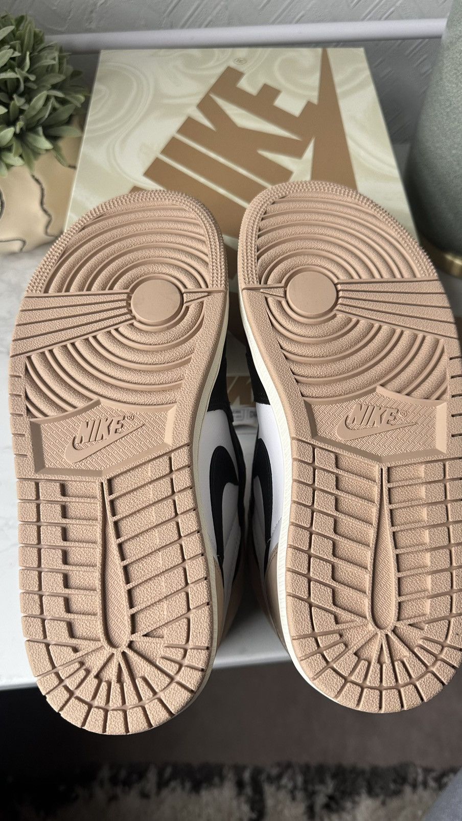 Jordan Brand × Nike Nike Air Jordan 1 High Latte - W Size UK 5 / US 7.5 - DS Size US 7.5 / IT 37.5 - 11 Thumbnail