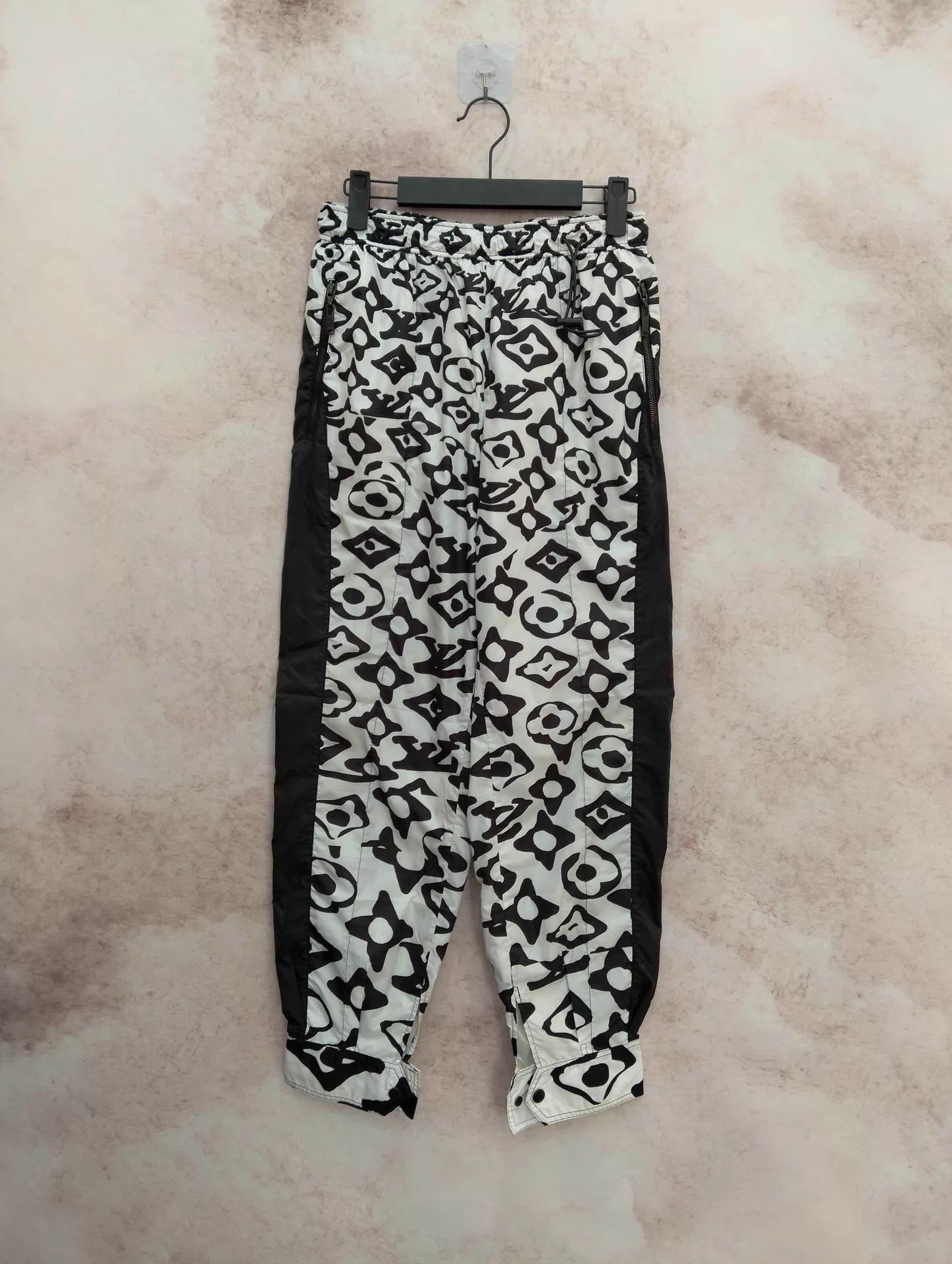 Louis Vuitton LV Patterned Print Mid-Waist Loose Sweatpants Size 36 Size 26" / US 2 / IT 38 - 1 Thumbnail