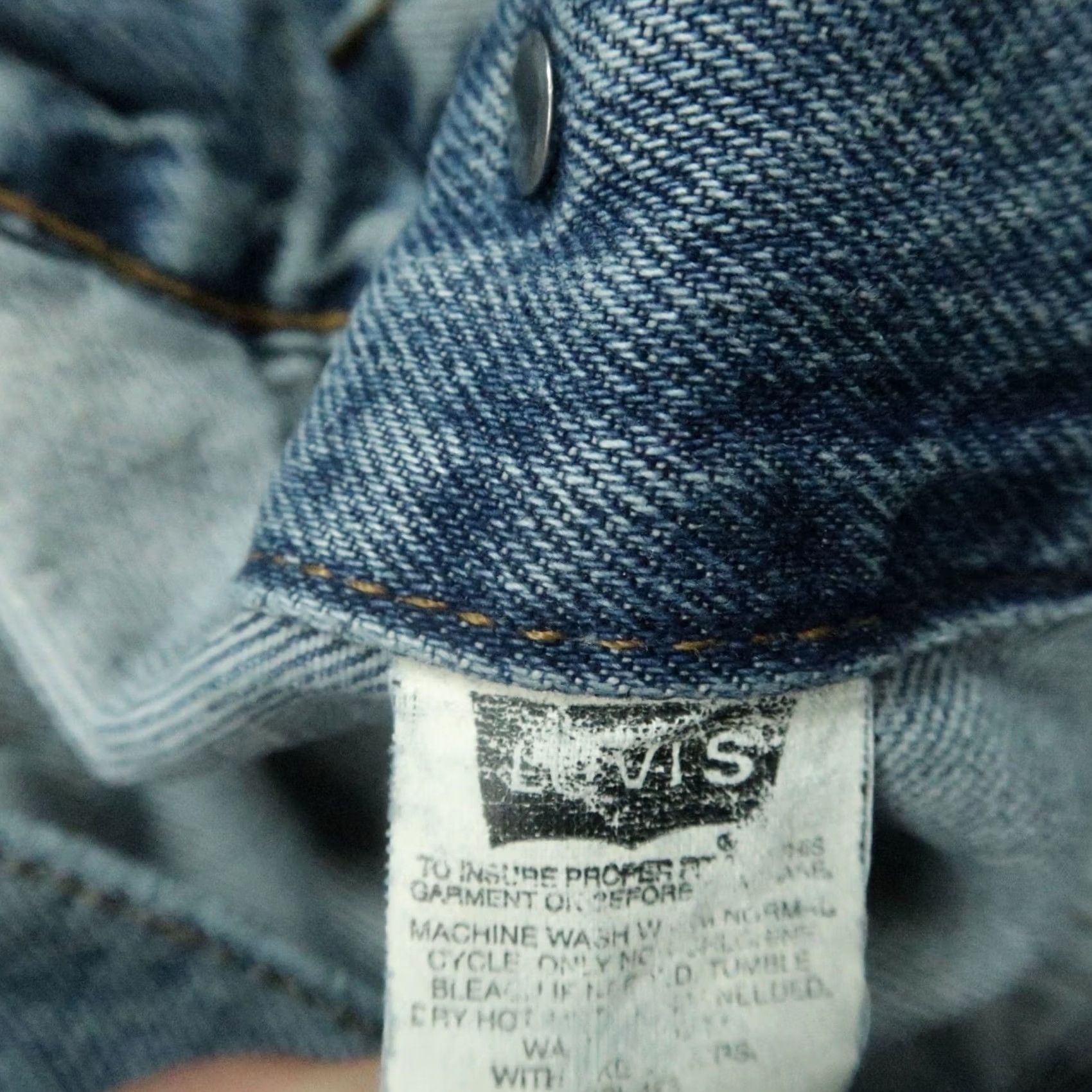 Levi's VINTAGE Levi's Jacket Mens Large Blue Denim Trucker Button Light Wash USA 90s Size US L / EU 52-54 / 3 - 6 Thumbnail
