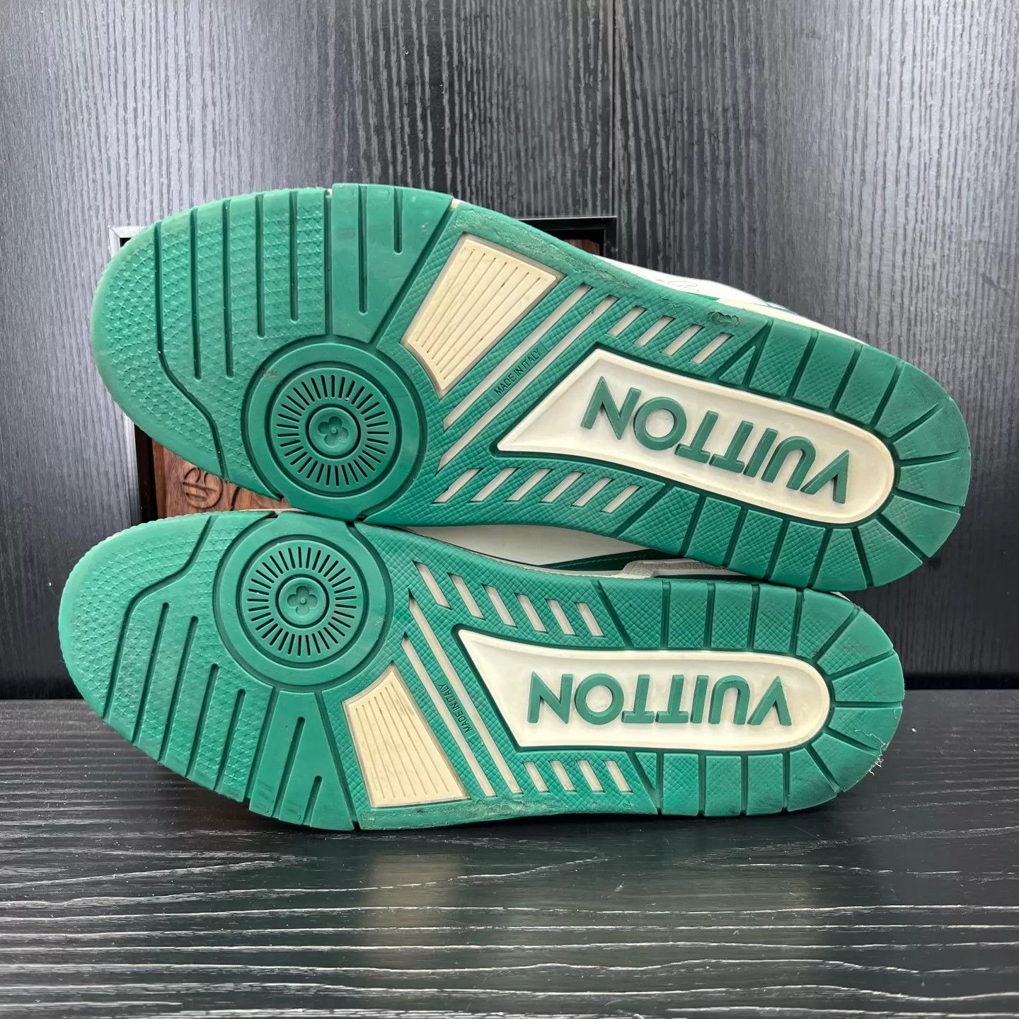 Louis Vuitton LV OG Trainer White Green UK7/EUR41 Size US 8 / EU 41 - 6 Thumbnail
